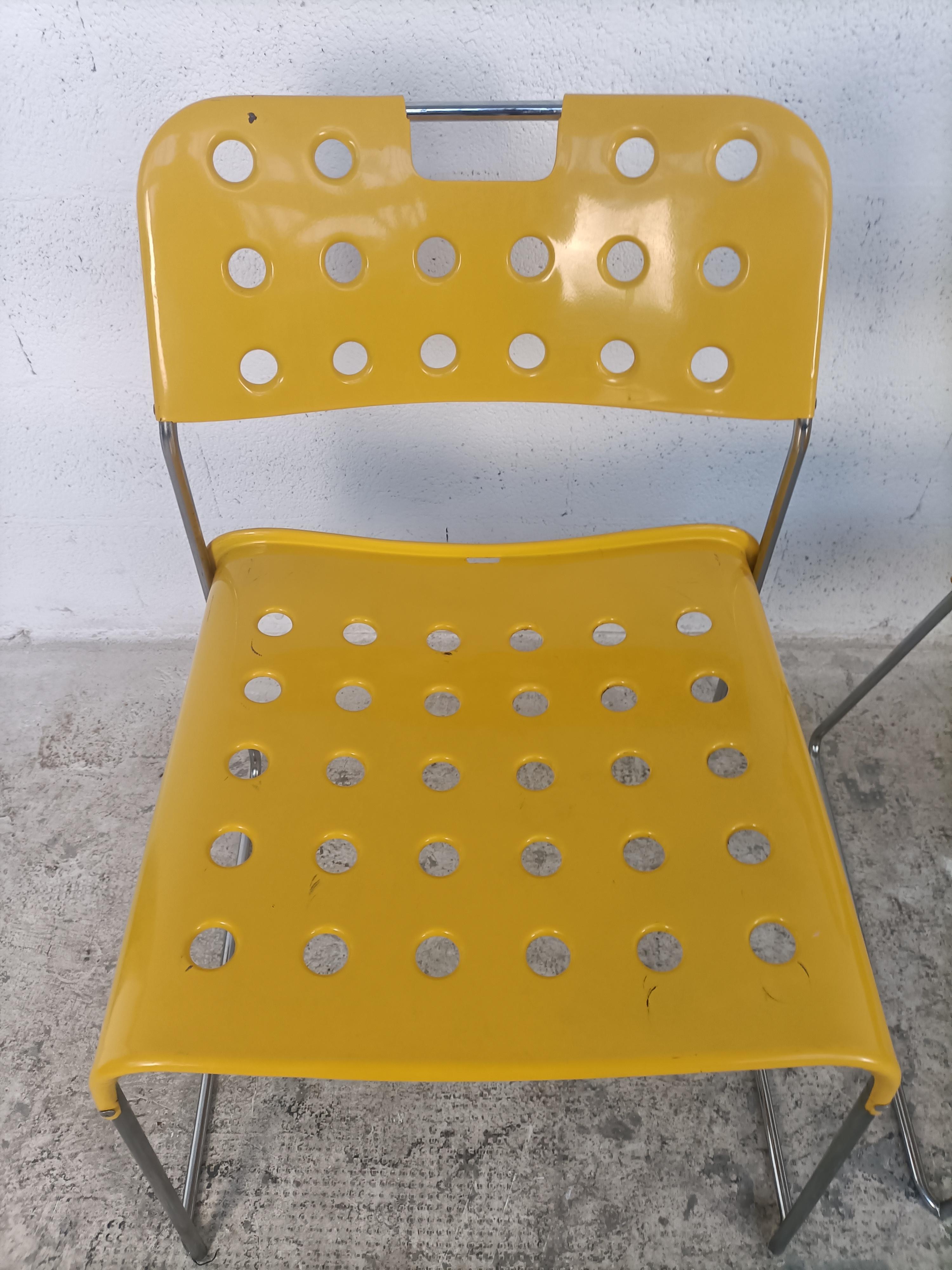 3 gelbe stapelbare Omkstak-Stühle von Rodney Kinsman für Bieffeplast, 70er-Jahre 1
