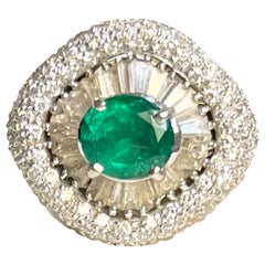 30 Baguette Diamonds and 2 Karat Emerald 18 Karat White Gold Vintage Ring
