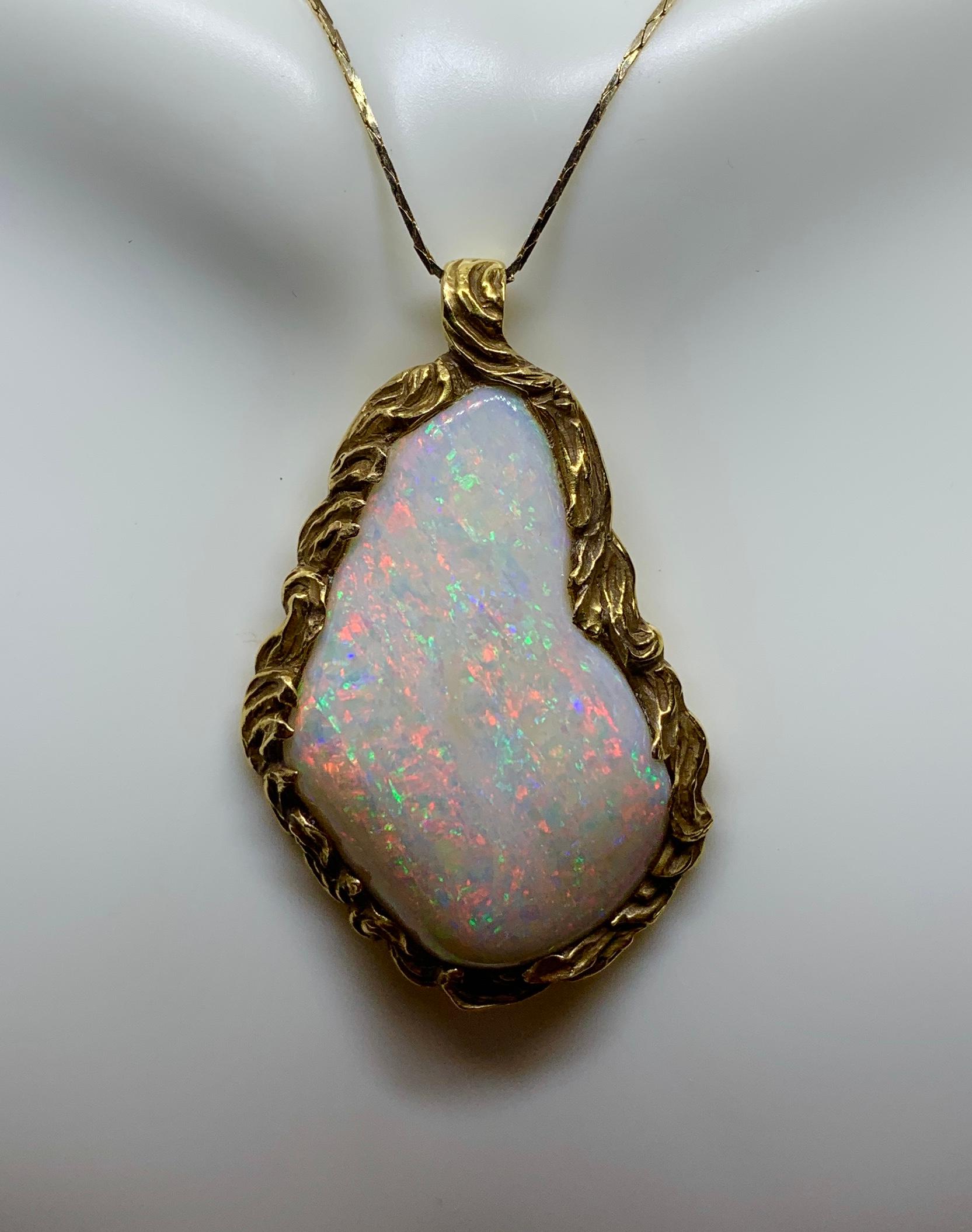 30 Carat Opal Pendant Necklace Red Fire 14 Karat Gold Antique Retro In Excellent Condition For Sale In New York, NY