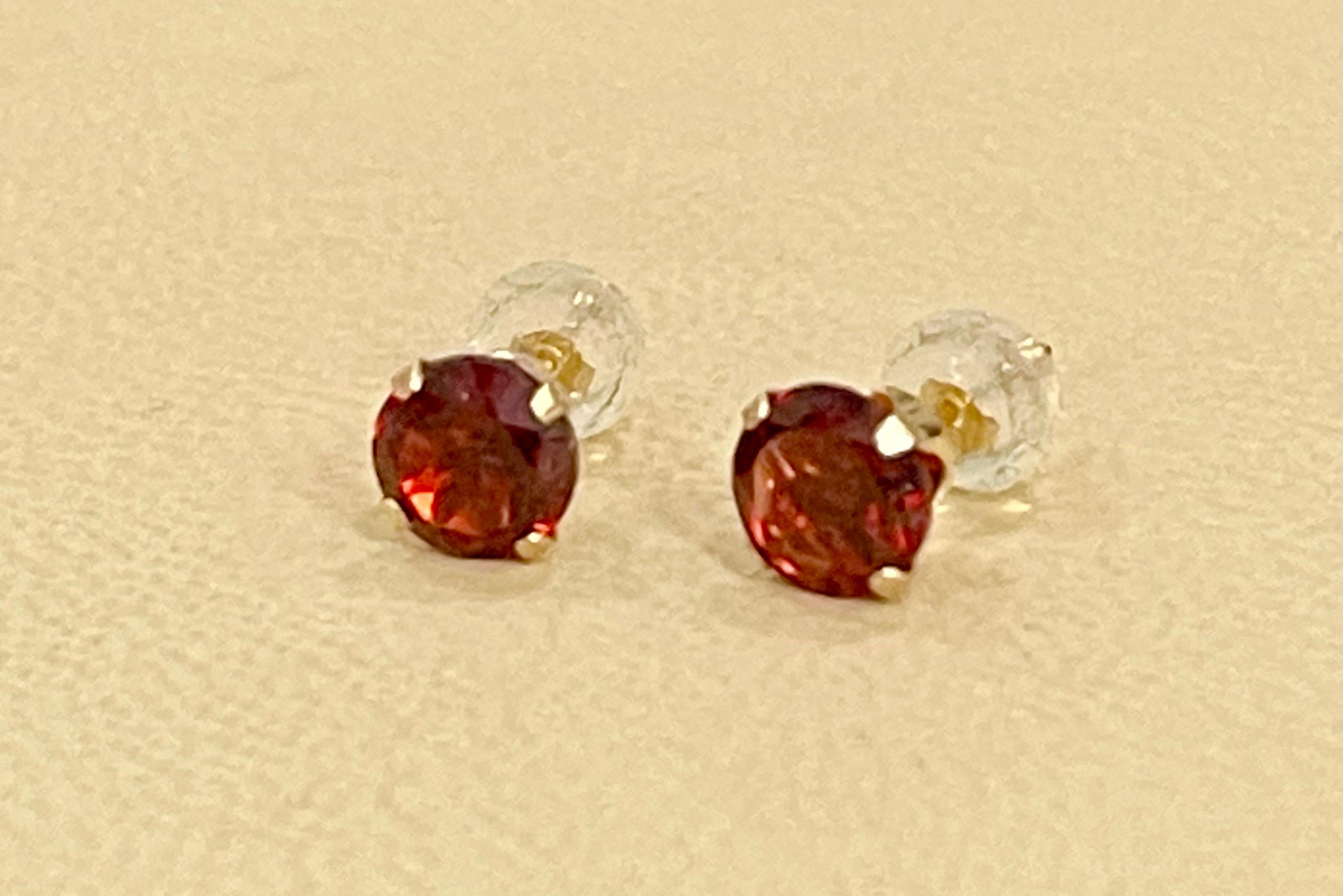 Women's 3.0 Carat Round Garnet Stud Post Earrings 14 Karat Yellow Gold For Sale