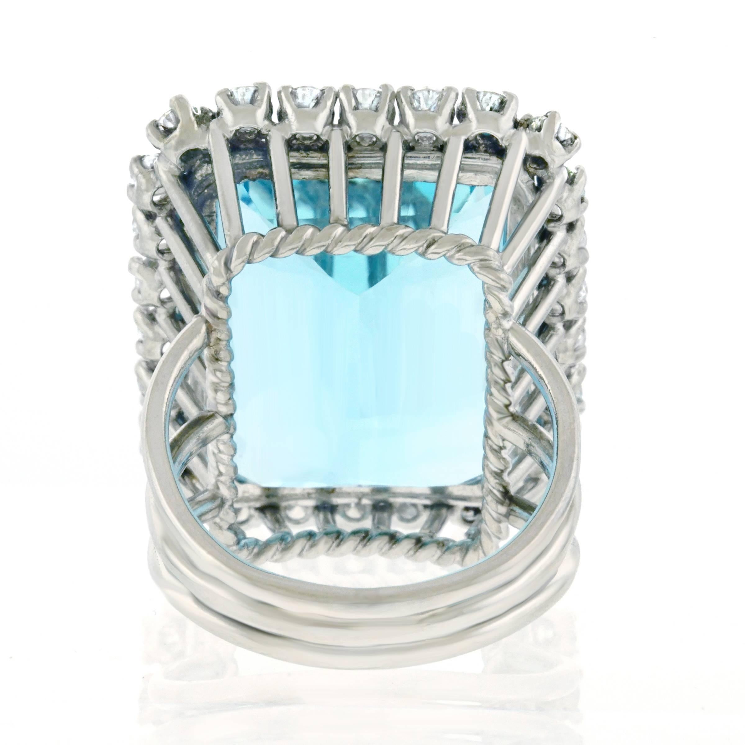 30 Carat Aquamarine and Diamond set Platinum Ring In Excellent Condition In Litchfield, CT