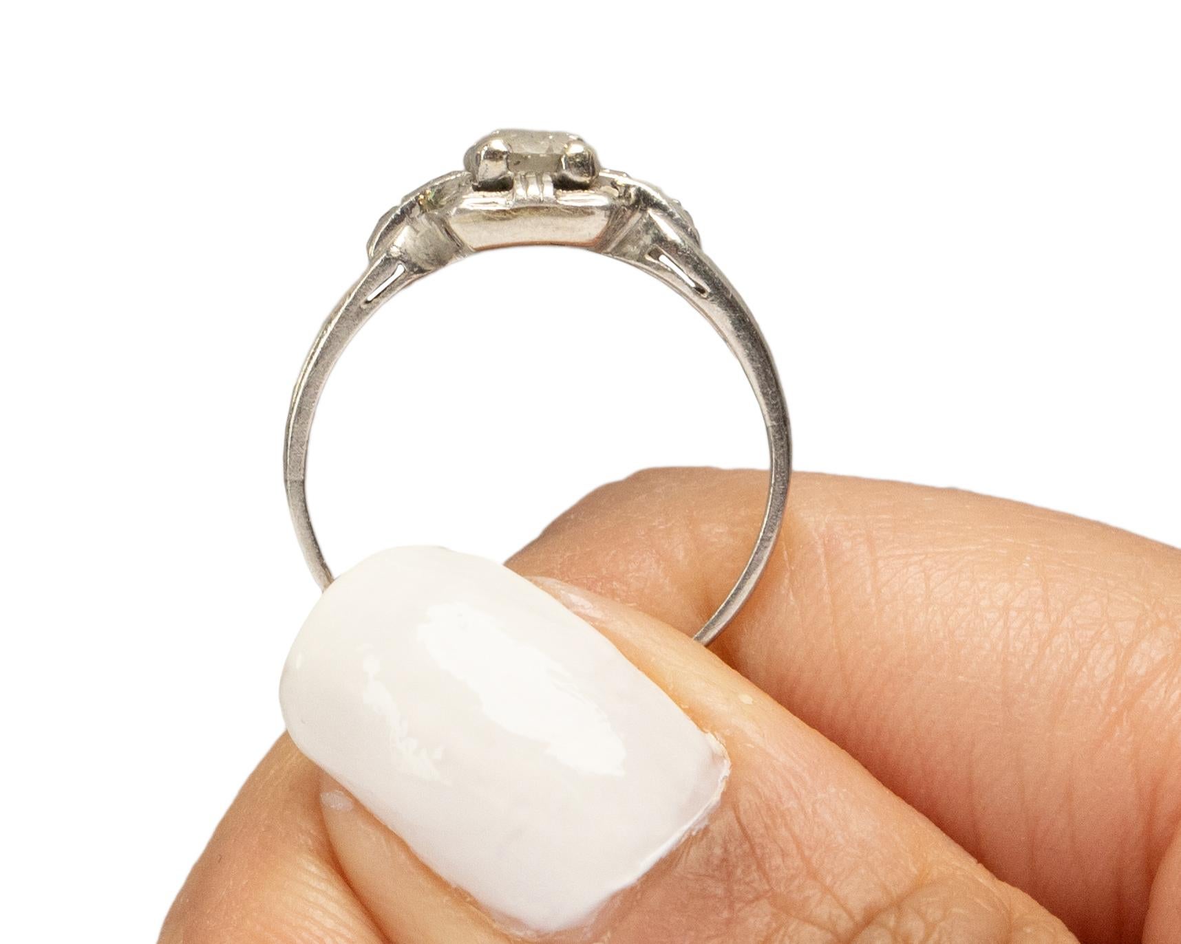 Women's .30 Carat Art Deco Diamond Platinum Engagement Ring For Sale