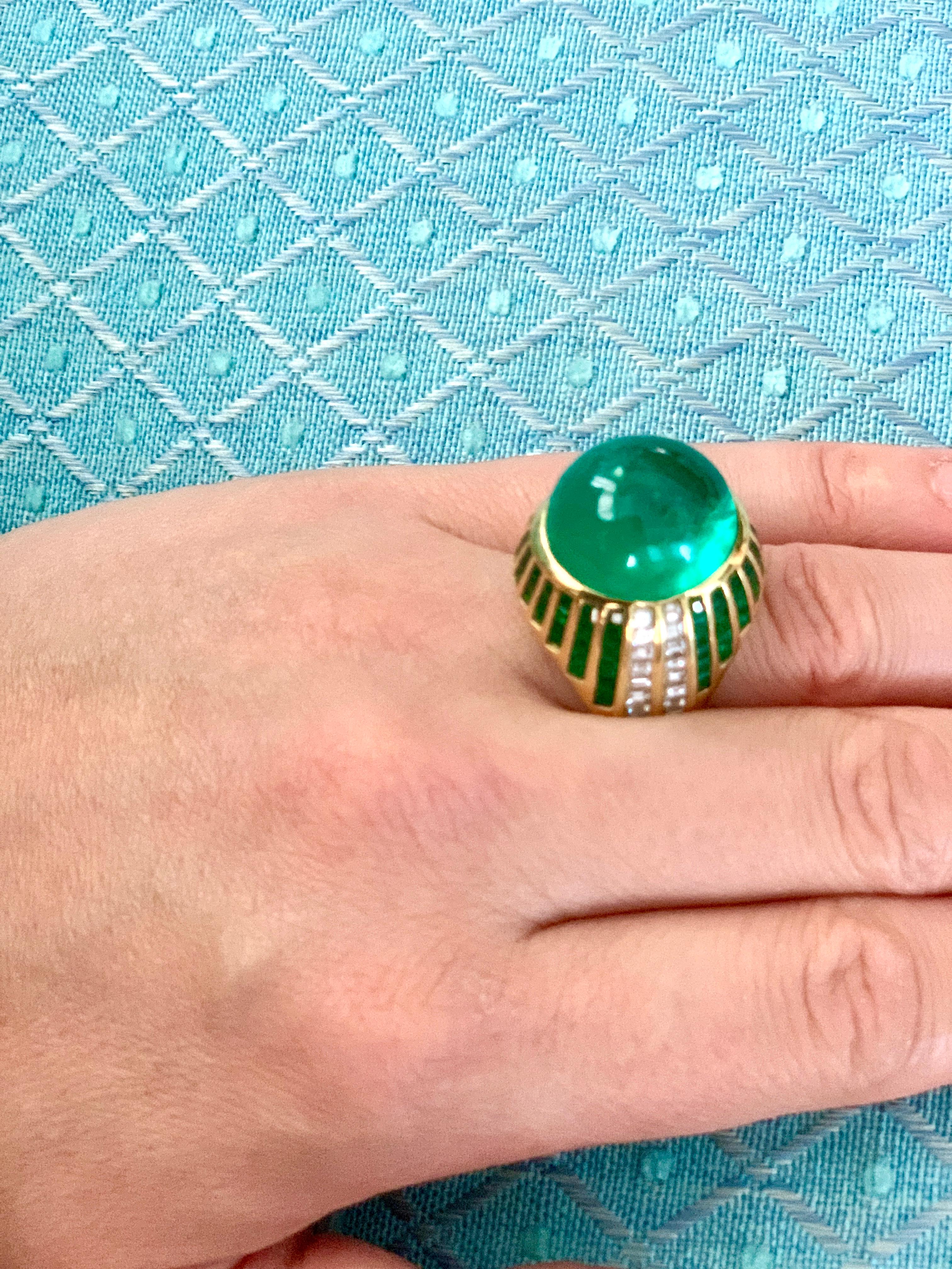 30 Carat Cabochon Colombian Emerald & Diamond 18 Karat Yellow Gold Cocktail Ring For Sale 6