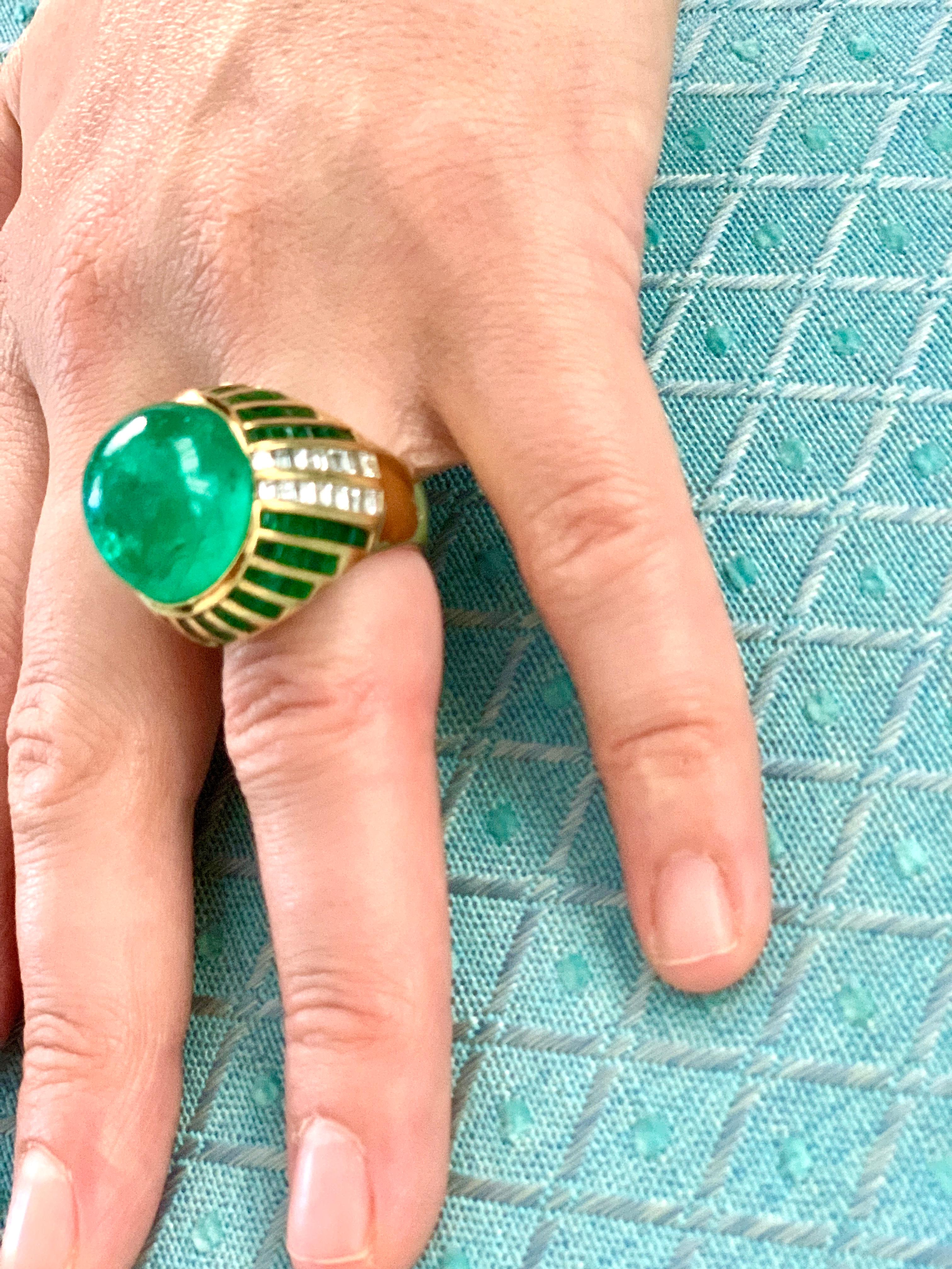 30 Carat Cabochon Colombian Emerald & Diamond 18 Karat Yellow Gold Cocktail Ring For Sale 1