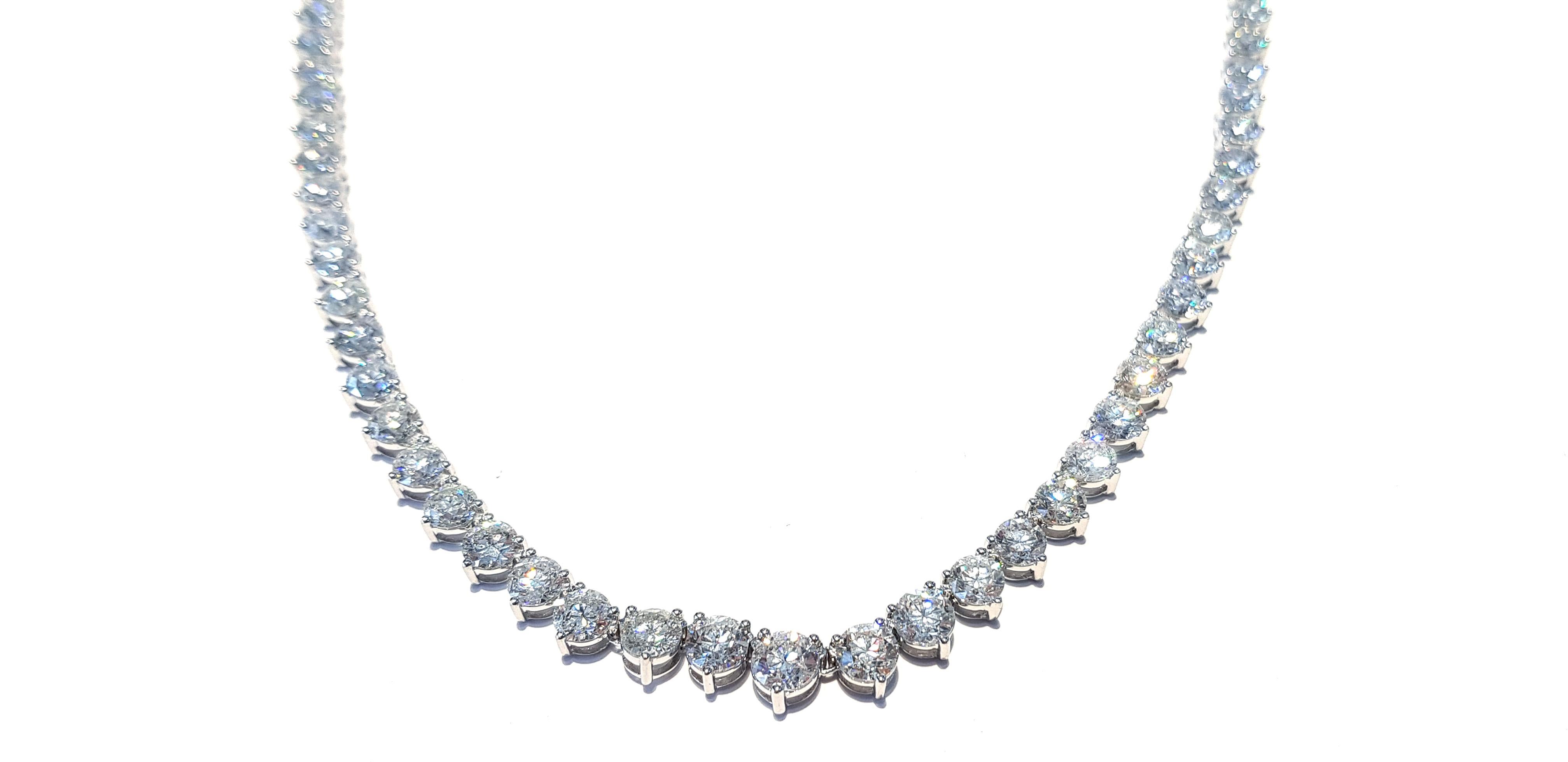30 Carat Diamond Riviera Three Claws 18 Karat White Gold Tennis Line Necklace In New Condition For Sale In London, GB