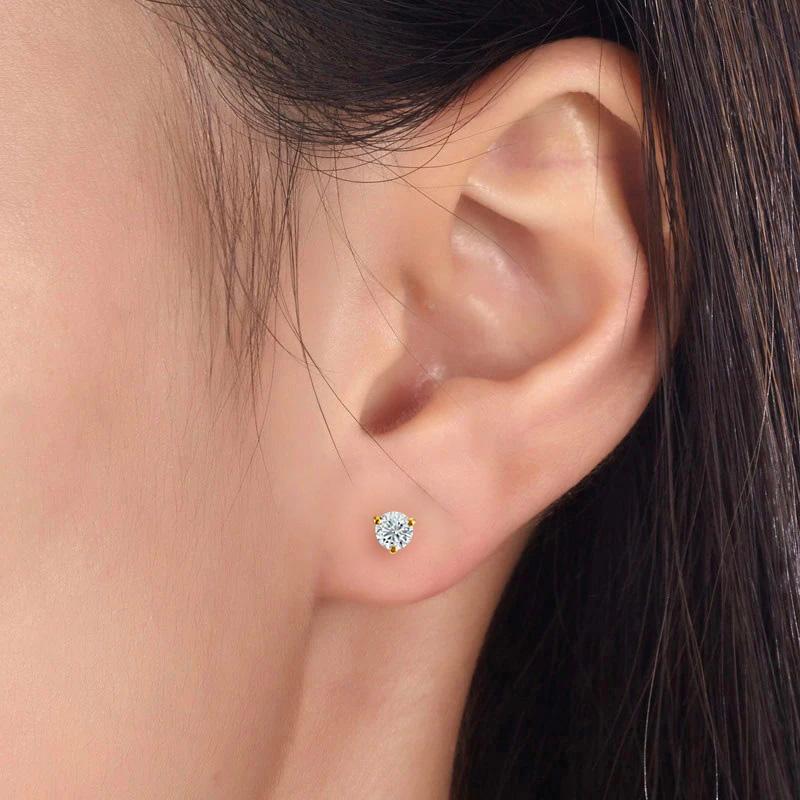 Clous d'oreilles en or jaune 14 carats et diamants 30 carats en vente 2