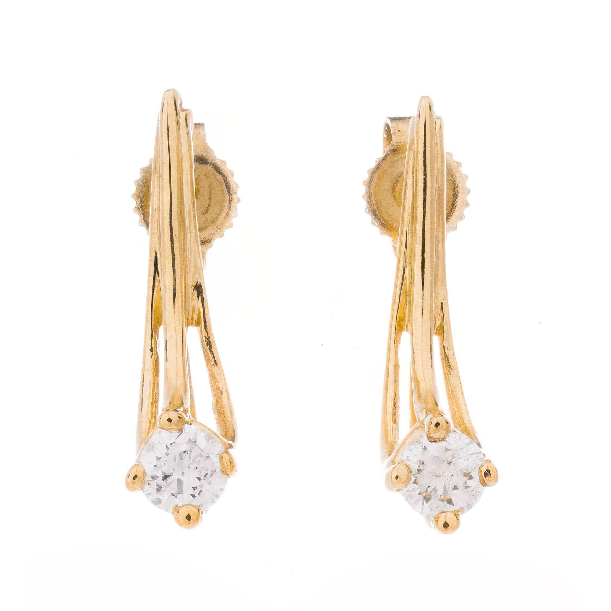 Handmade four prong earrings. Wire design setting with two round diamonds in 14k yellow gold.

2 round diamond, H SI approx. .30cts
14k yellow gold 
Stamped: 14k
1.4 grams
Top to bottom: 17.41mm or .69 Inch
Width: .18 Inches
Depth or thickness: