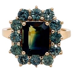 Anello con zaffiro verde acqua taglio smeraldo da 3,0 carati in oro giallo 18 carati