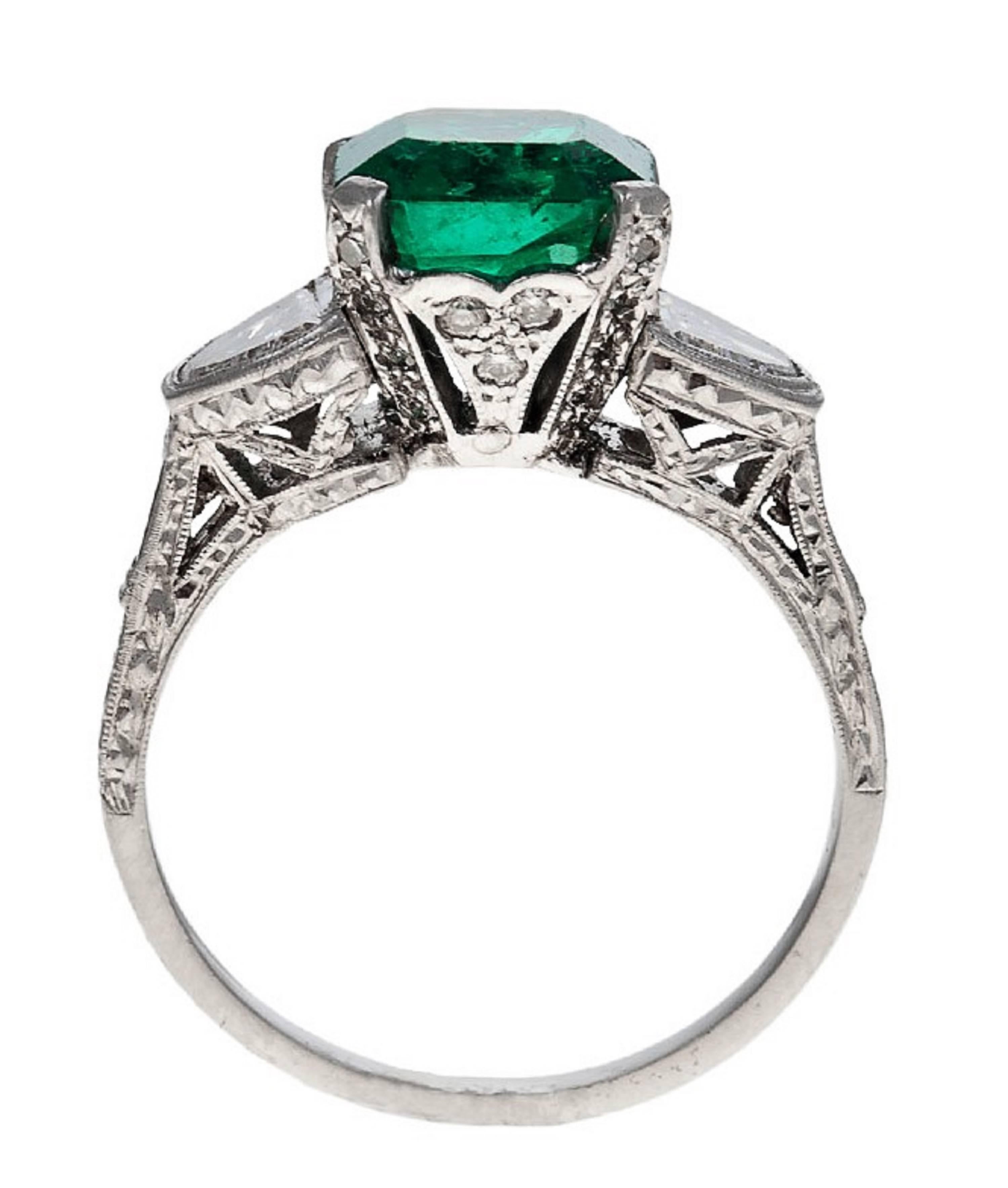 Contemporary 3.0 Carat Emerald Diamond Platinum Ring For Sale