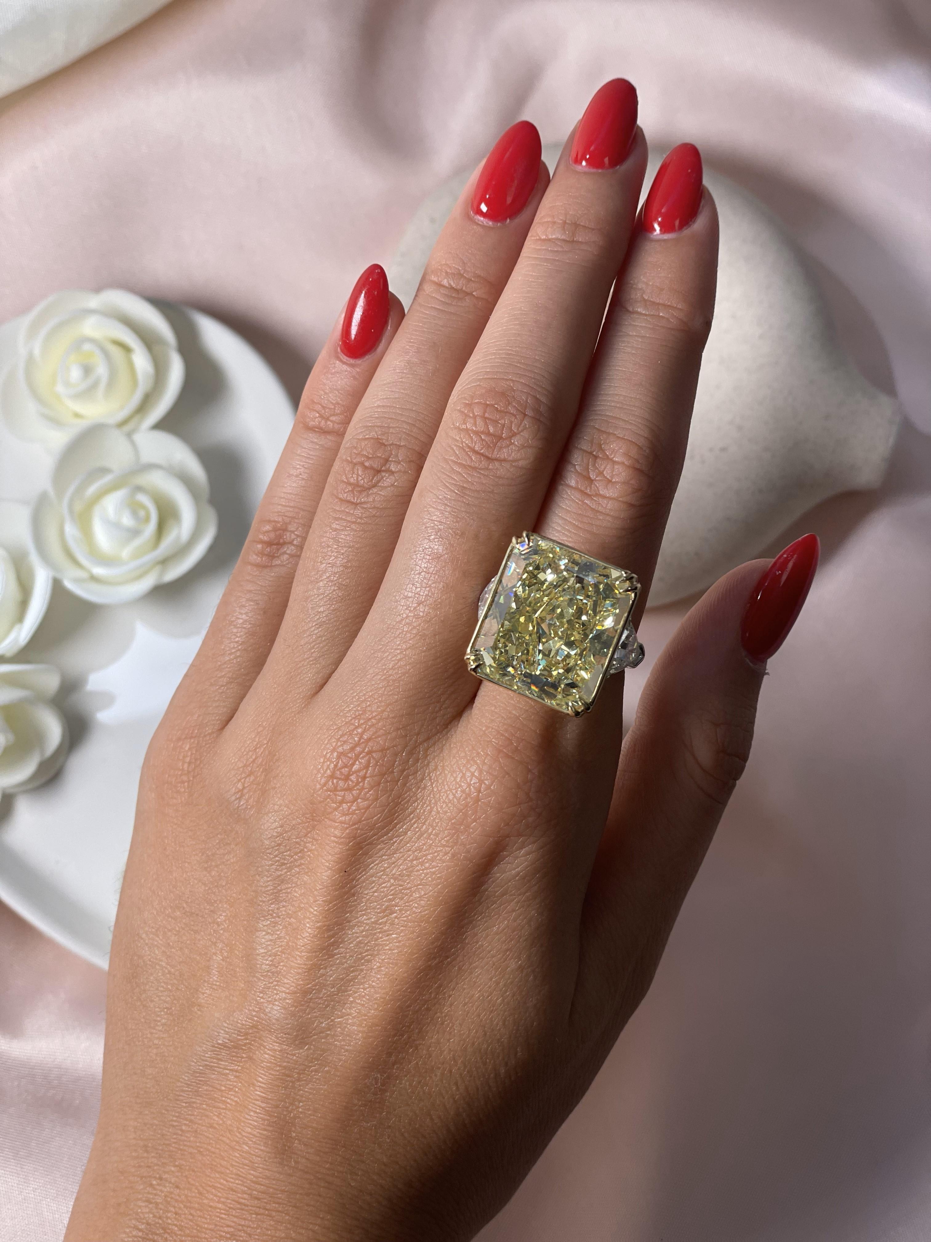 Exquisite 30-carat Fancy Intense Yellow Radiant-cut diamond engagement ring, GIA-certified as VVS2 clarity. The prominent size of the central stone transforms this ring into an absolute spectacle. It is accompanied by two Trillion-cut diamonds with