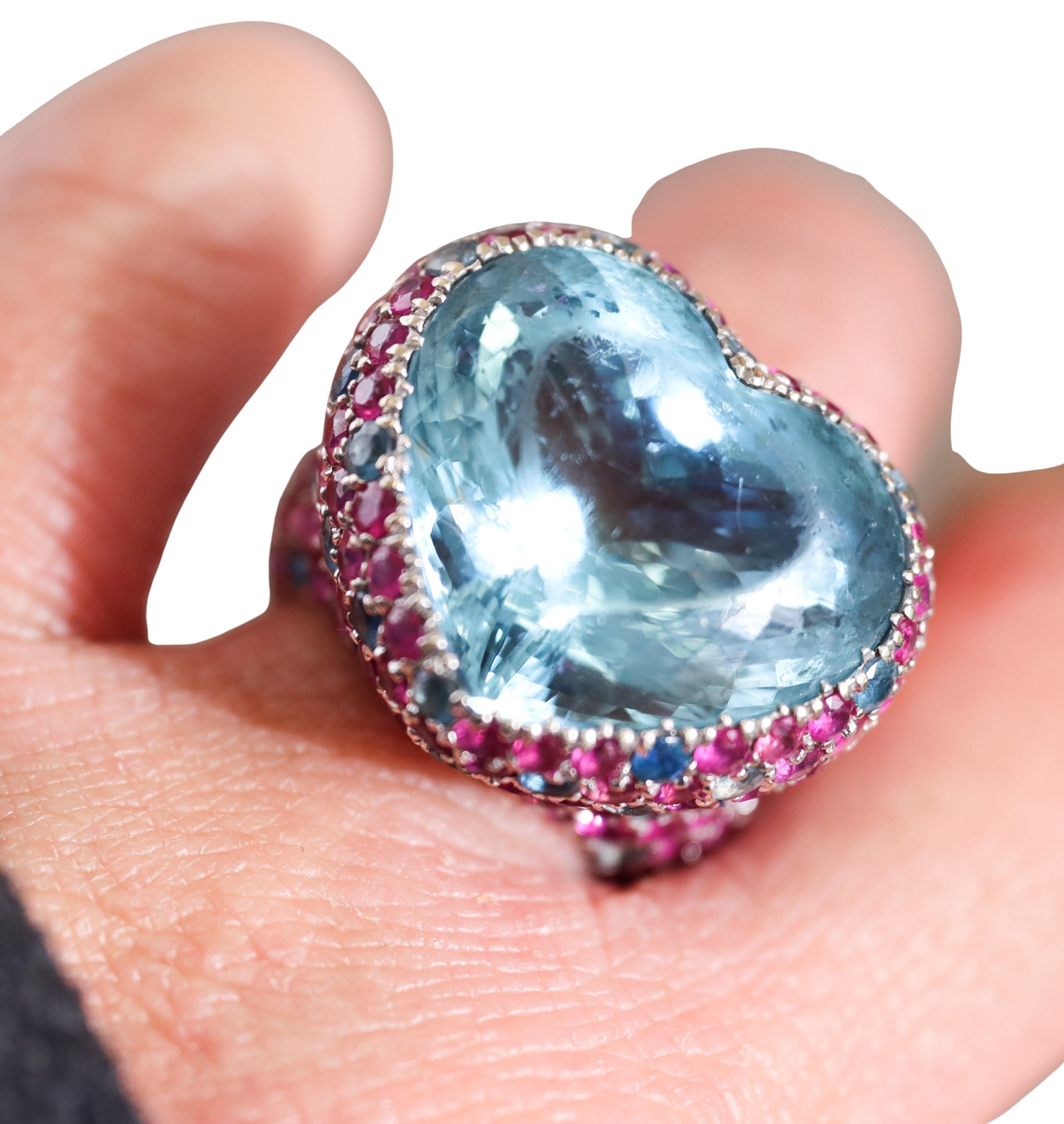 Women's 30 Carat Heart Aquamarine Ruby Gold Ring For Sale