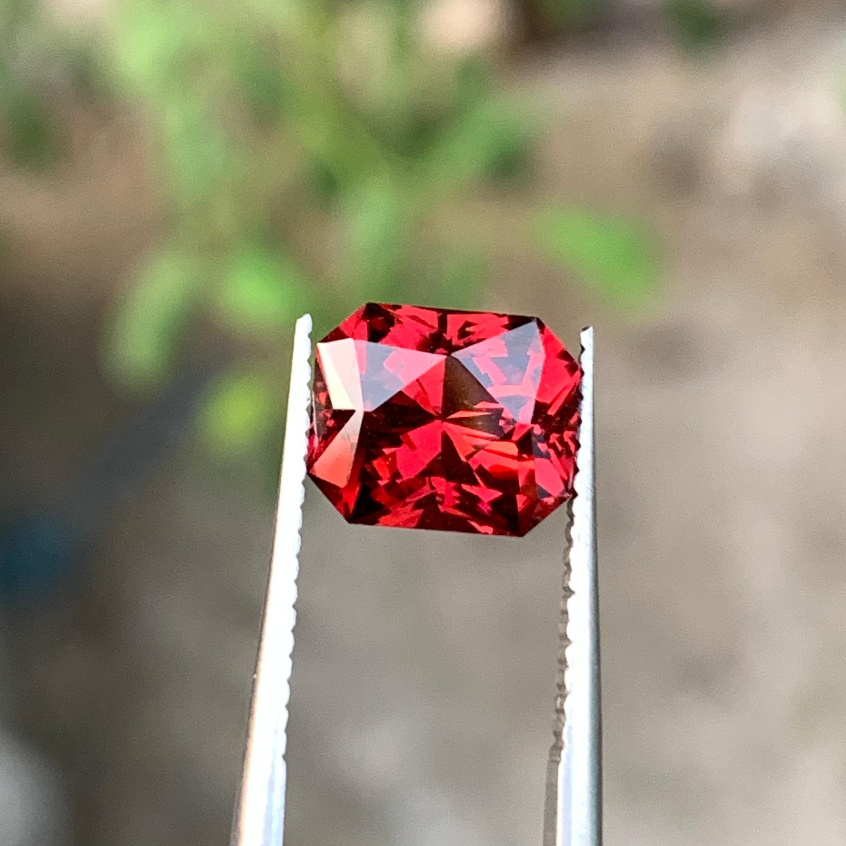 3.0 Carat Lustrous Pomegranate Loose Red Rhodolite Garnet Fancy Cut Gemstone For Sale 2