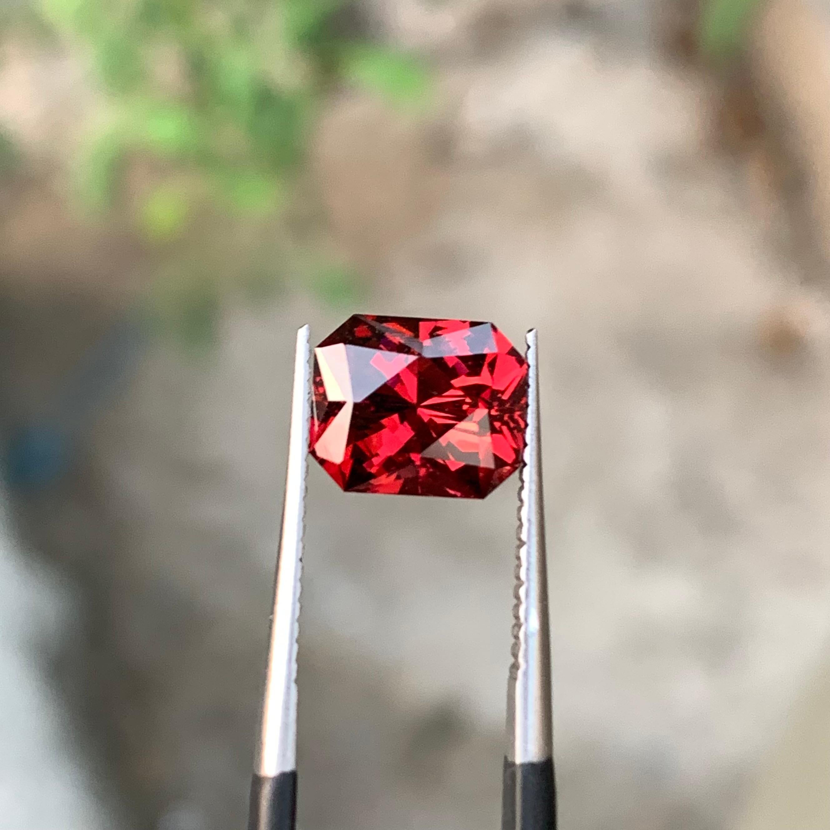 Arts and Crafts 3.0 Carat Lustrous Pomegranate Loose Red Rhodolite Garnet Fancy Cut Gemstone For Sale