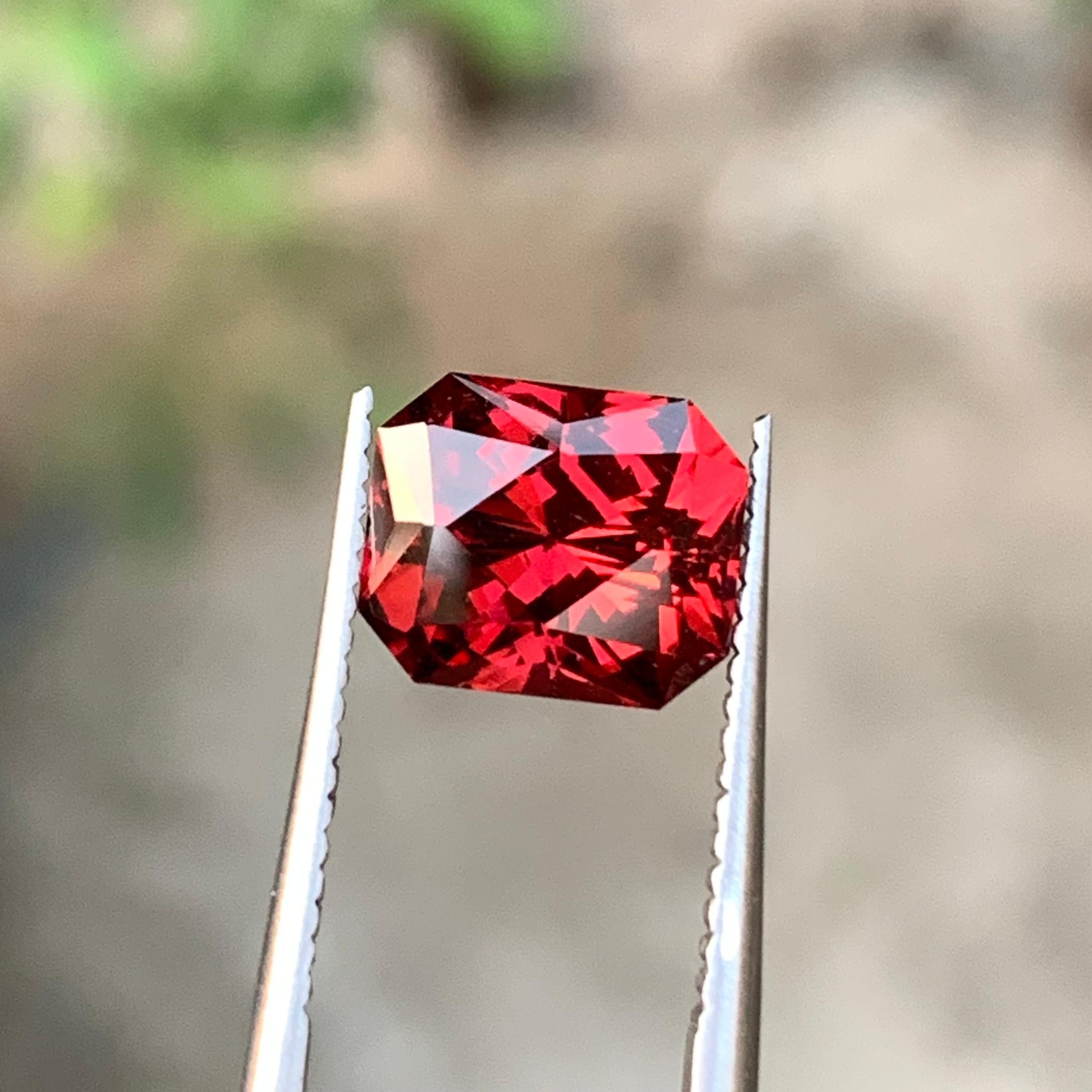 Brilliant Cut 3.0 Carat Lustrous Pomegranate Loose Red Rhodolite Garnet Fancy Cut Gemstone For Sale