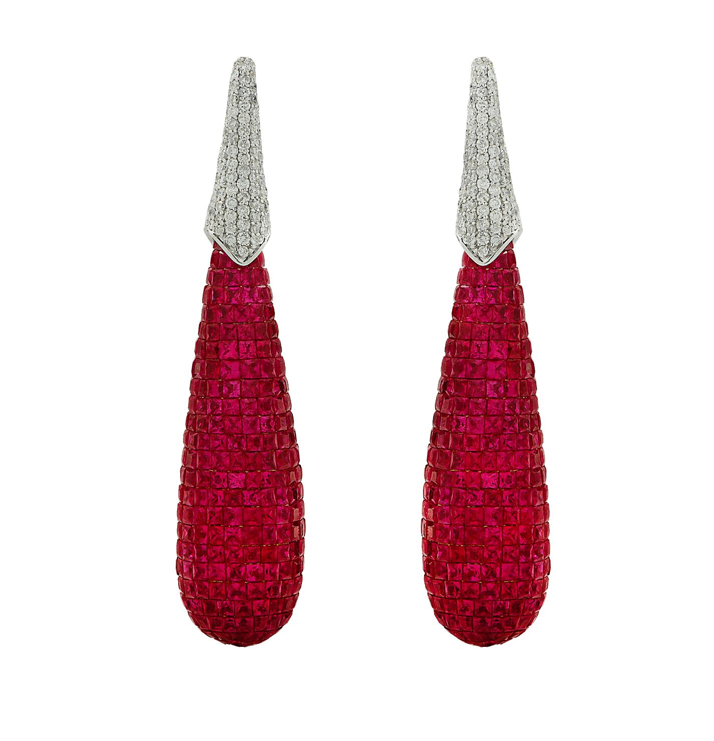 Boucles d'oreilles pendantes en rubis et diamants 30 carats, serti-mystère  Neuf - En vente à Miami, FL