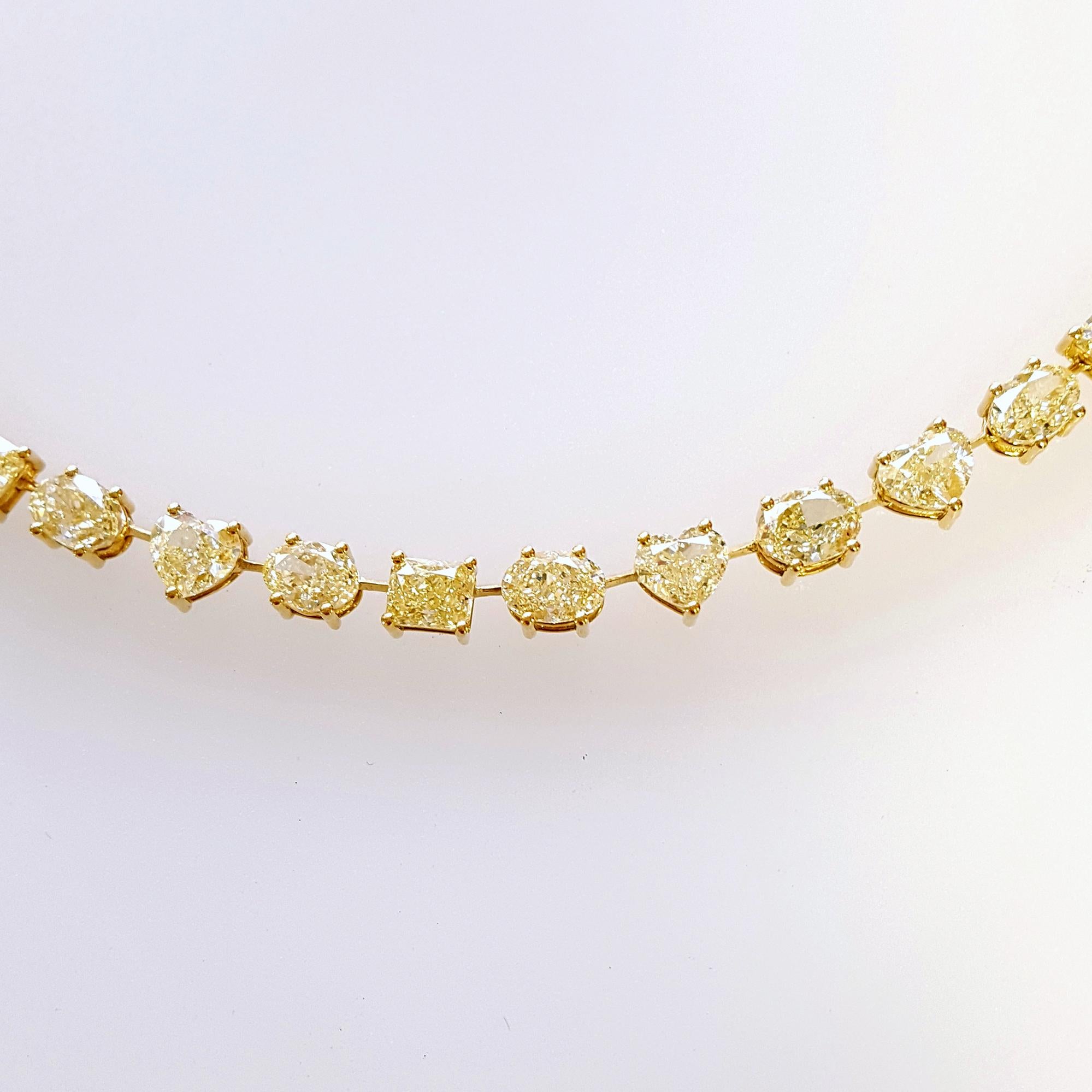 Moderne Collier de diamants jaunes de 30 carats de forme mixte, en or jaune 18 carats. en vente