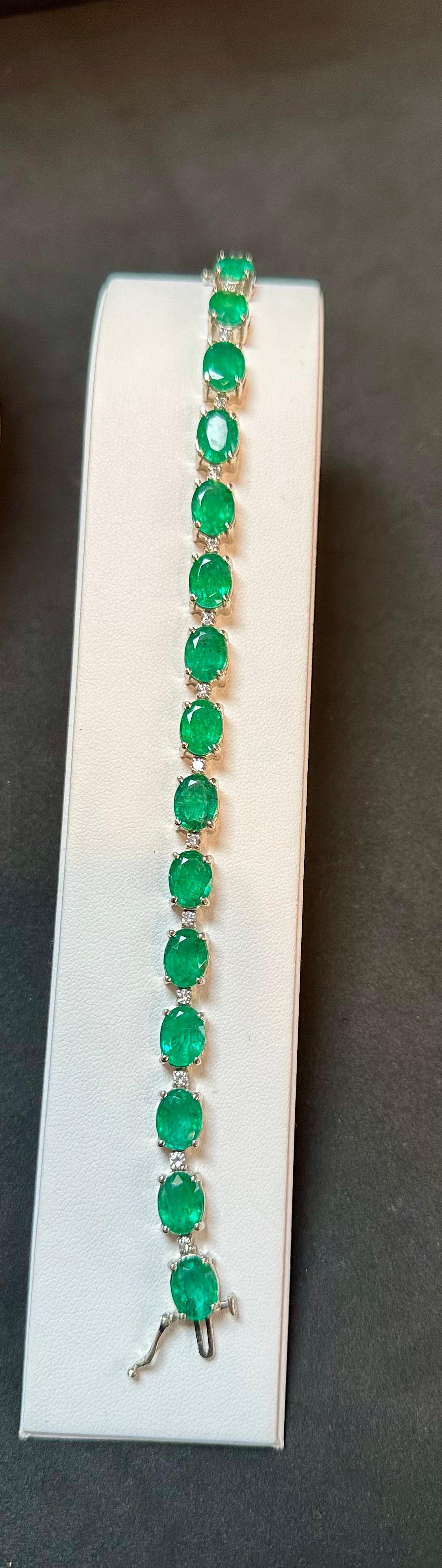 30 Carat Natural Zambian Emerald & Diamond Tennis Bracelet 14 Karat Gold For Sale 5