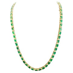 Collier tennis en or 14 carats avec émeraude brésilienne ovale de 30 carats et diamants de 3 carats