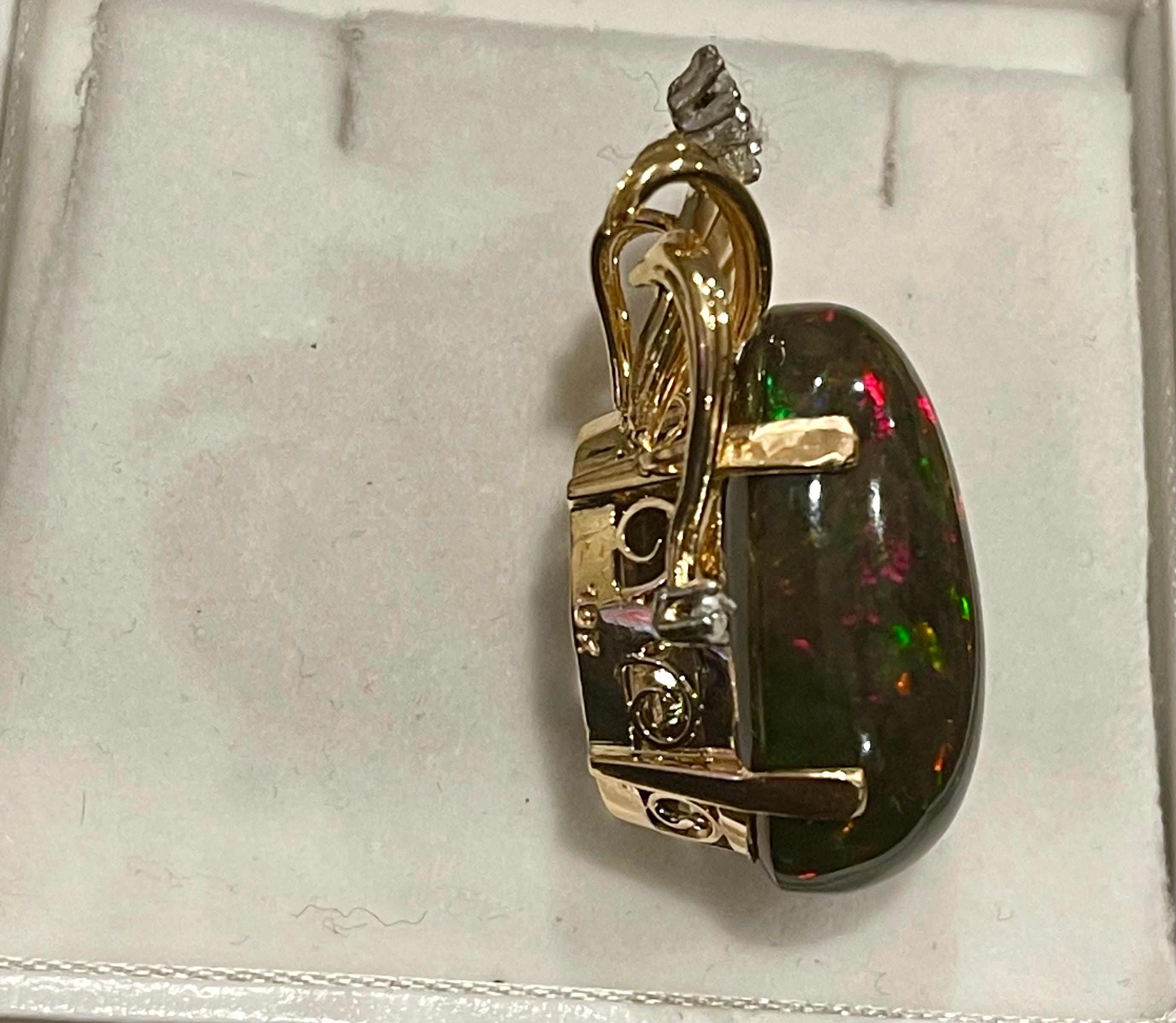 30 Carat Oval Ethiopian Black Opal Pendant/Necklace 18 Karat + 18 Kt Gold Chain For Sale 6