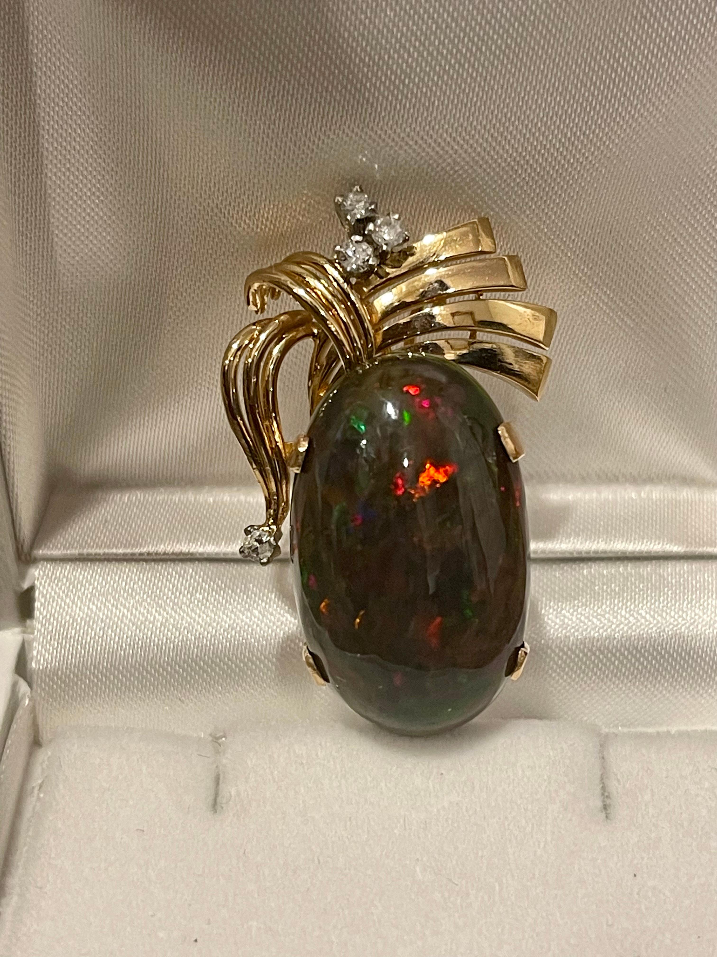 30 Carat Oval Ethiopian Black Opal Pendant/Necklace 18 Karat + 18 Kt Gold Chain In Excellent Condition For Sale In New York, NY