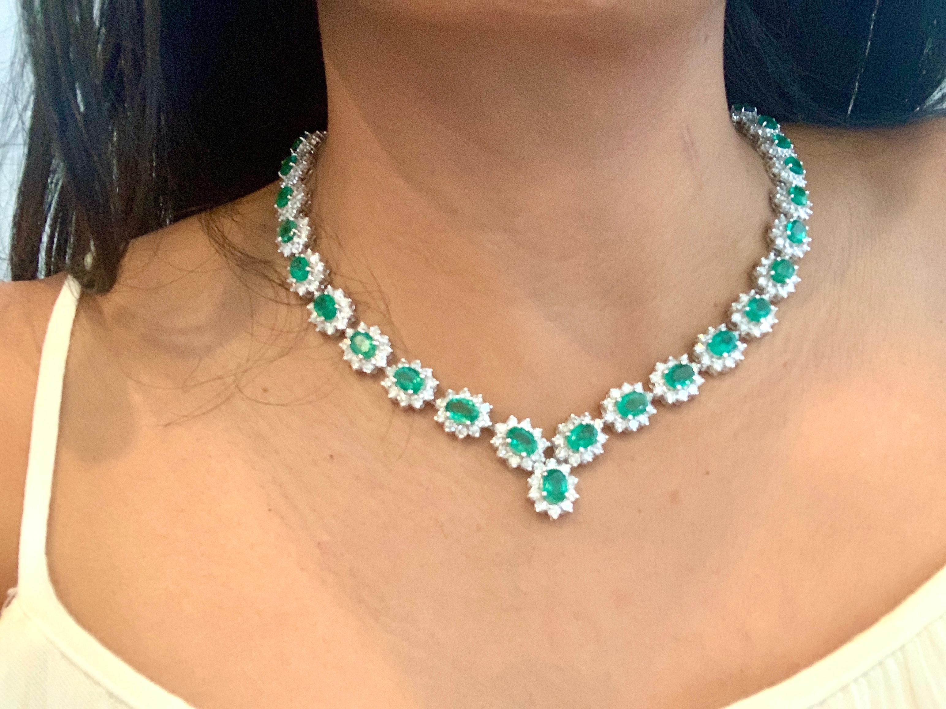 30 Carat Oval Shape Natural Emerald & 23 Carat Diamond Necklace in 18 Karat Gold For Sale 6