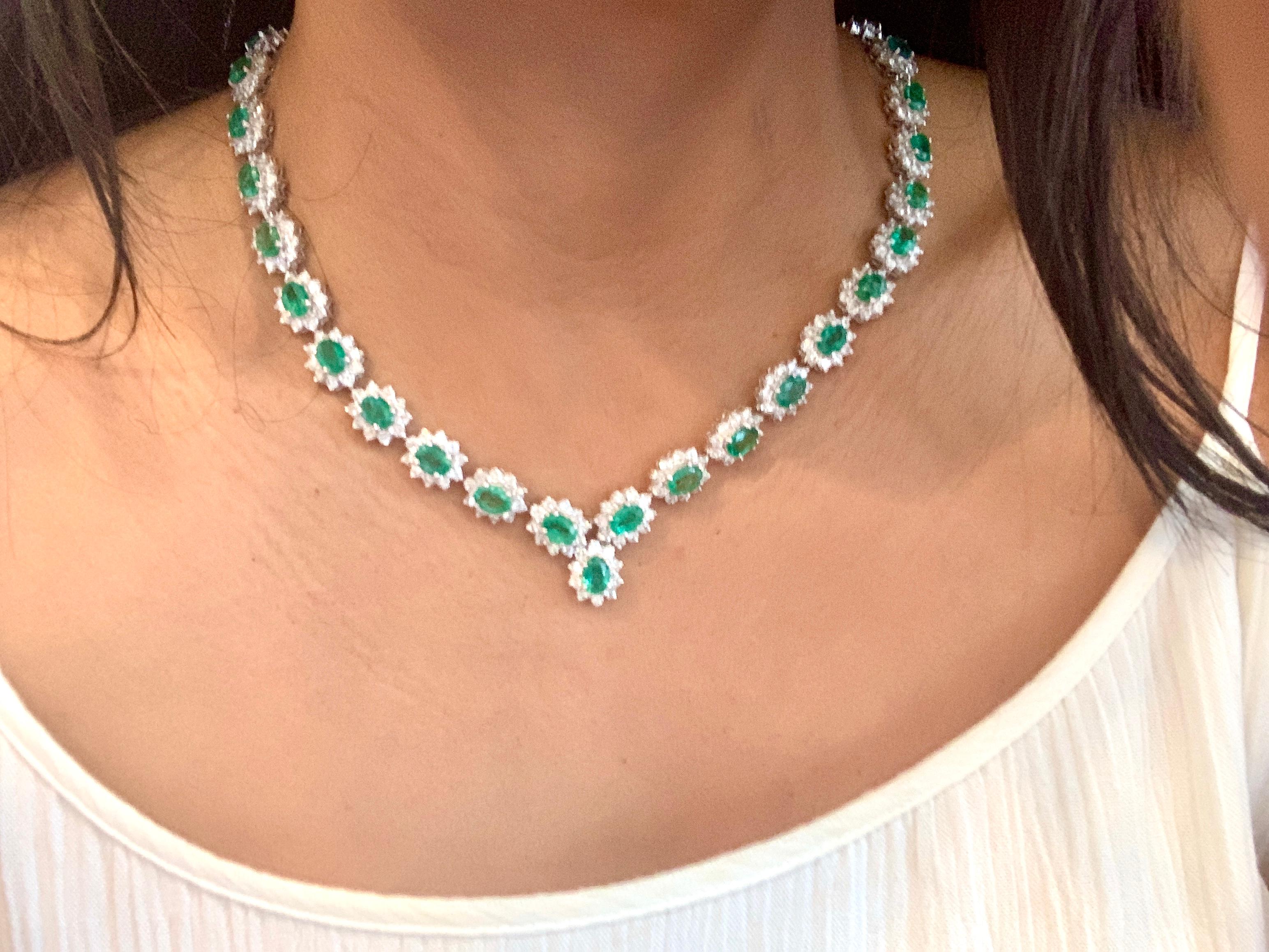30 Carat Oval Shape Natural Emerald & 23 Carat Diamond Necklace in 18 Karat Gold For Sale 7