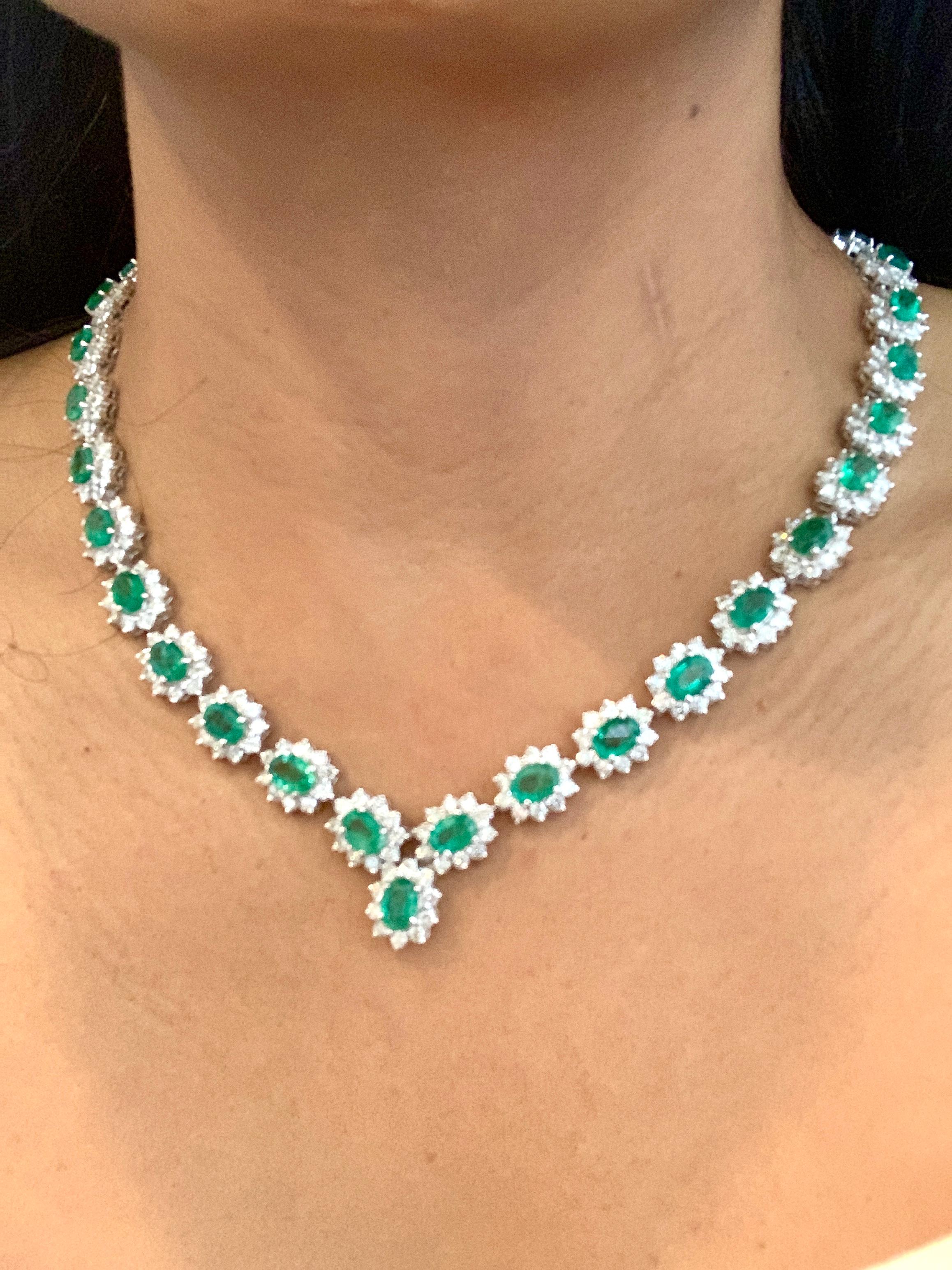 30 Carat Oval Shape Natural Emerald & 23 Carat Diamond Necklace in 18 Karat Gold For Sale 8