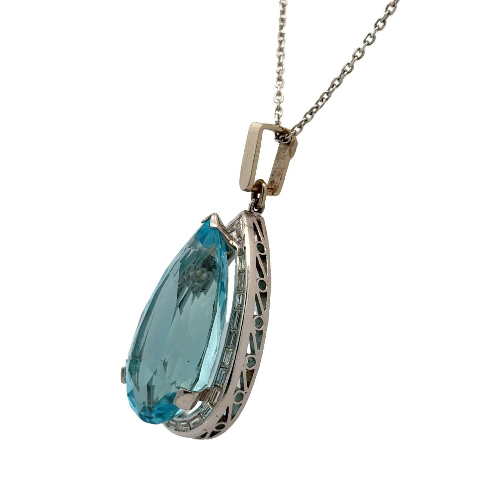 Taille poire 30-Carat Aigue-marine poire diamant pendentif en platine 14KWG chaîne et baïllaire en vente