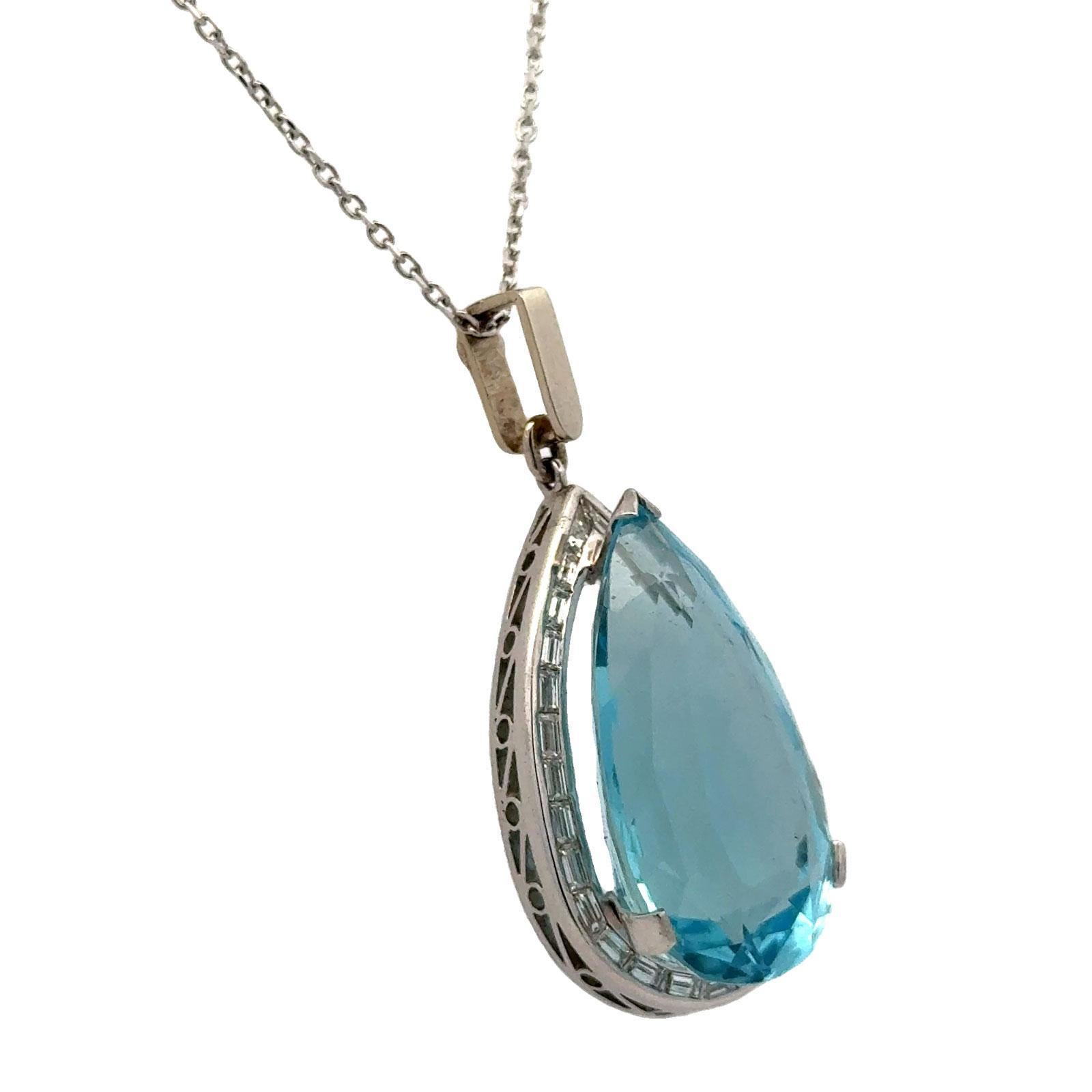 30-Carat Aigue-marine poire diamant pendentif en platine 14KWG chaîne et baïllaire Excellent état - En vente à Boca Raton, FL