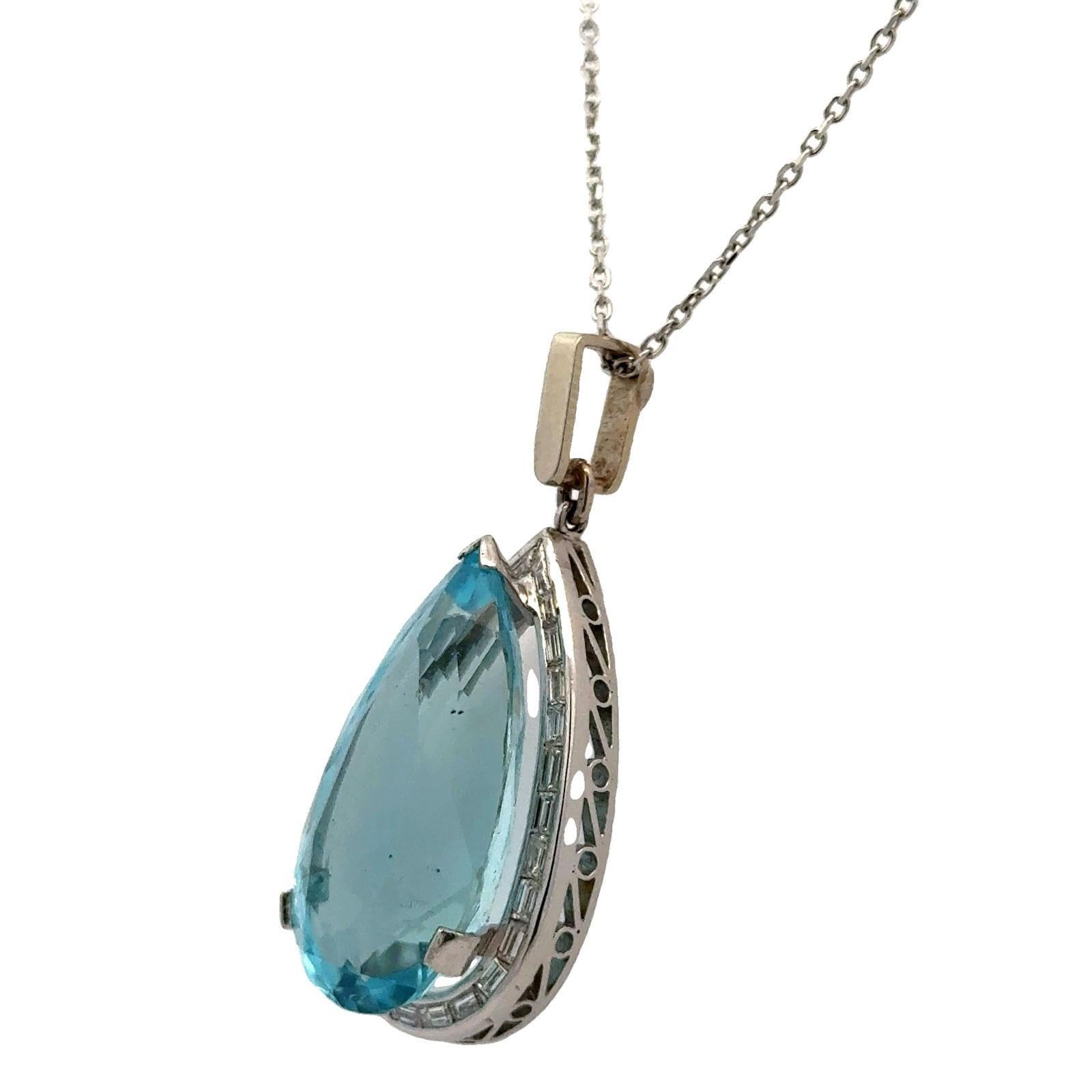 30-Carat Aigue-marine poire diamant pendentif en platine 14KWG chaîne et baïllaire Pour femmes en vente