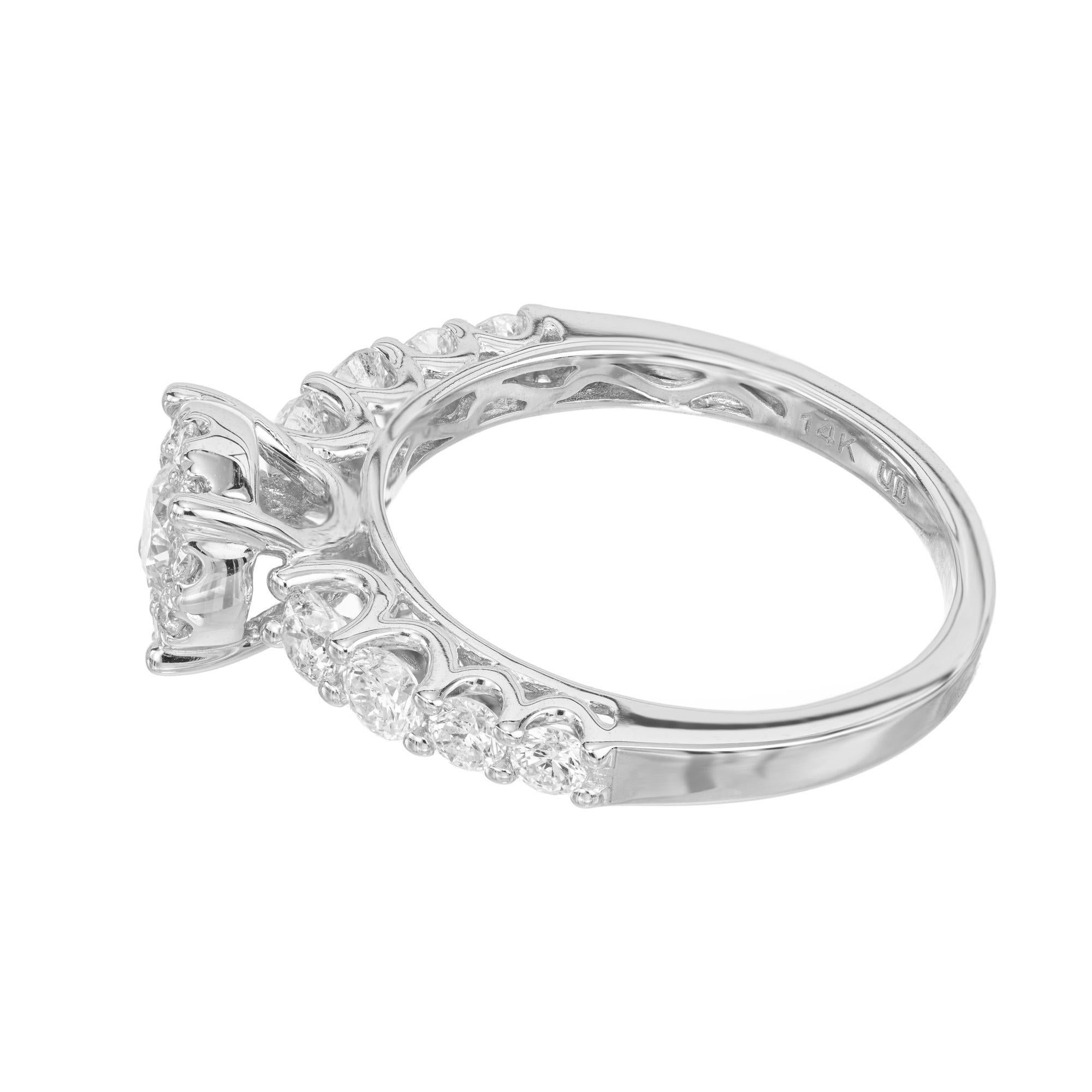Verlobungsring aus Weißgold mit .30 Karat rundem Diamanten im Brillantschliff mit Halo im Zustand „Hervorragend“ im Angebot in Stamford, CT