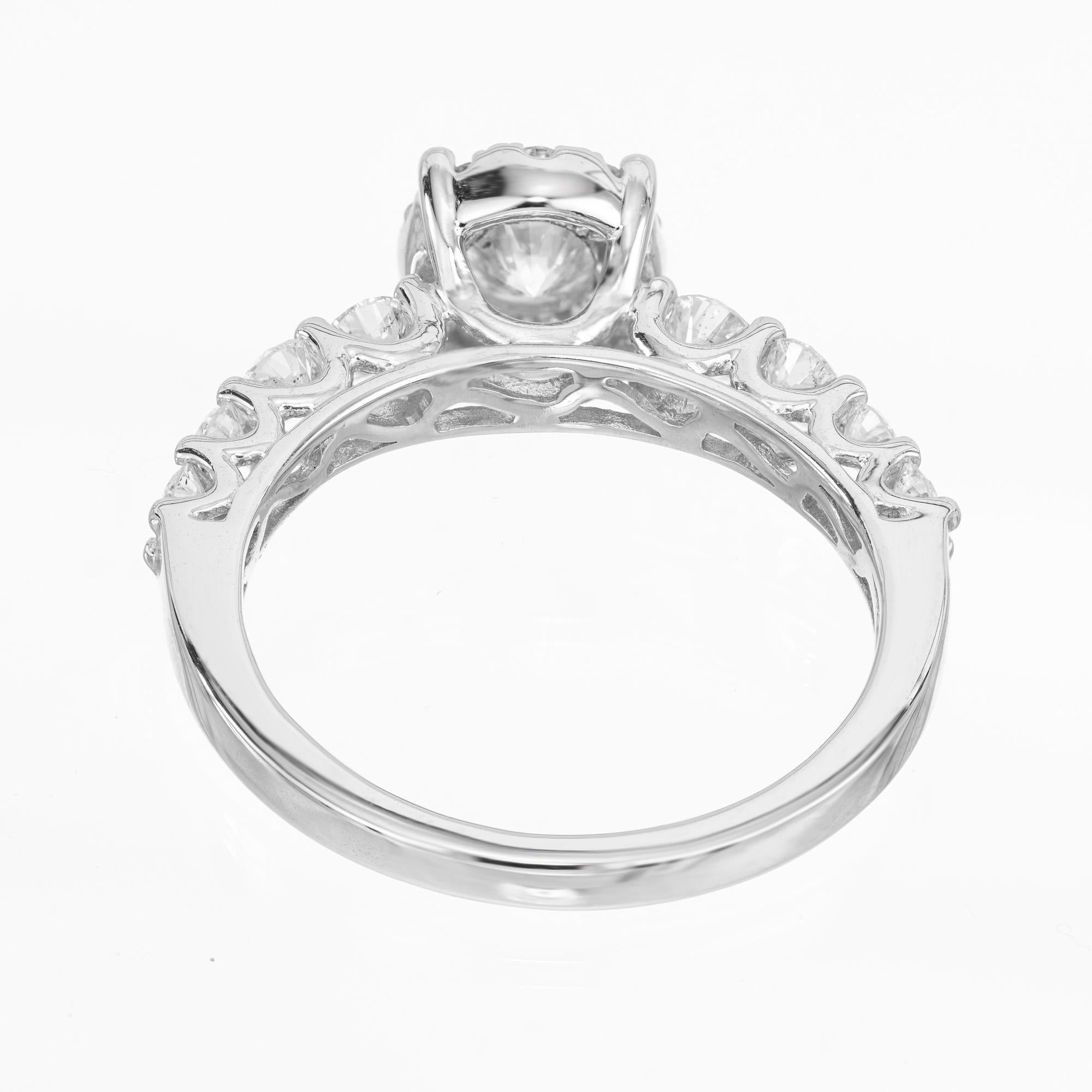 Verlobungsring aus Weißgold mit .30 Karat rundem Diamanten im Brillantschliff mit Halo Damen im Angebot