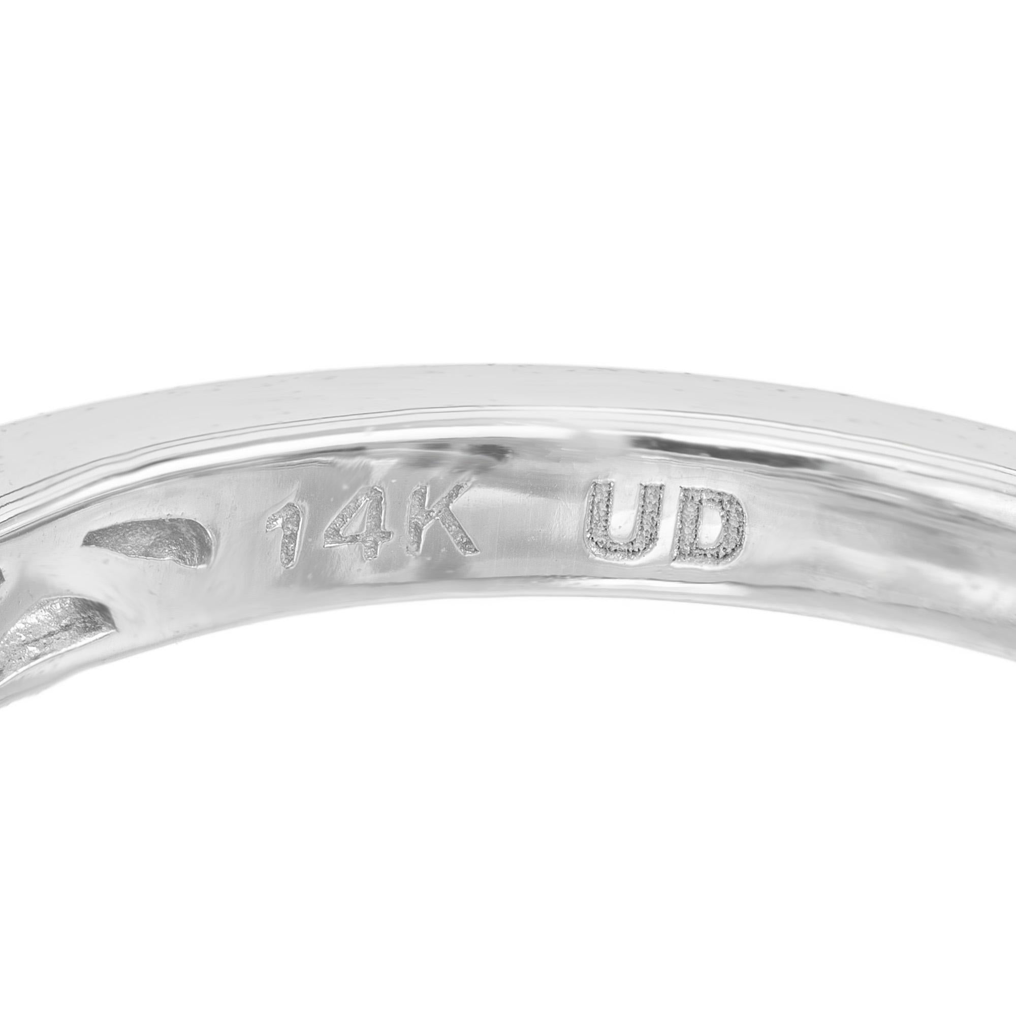 Verlobungsring aus Weißgold mit .30 Karat rundem Diamanten im Brillantschliff mit Halo im Angebot 1