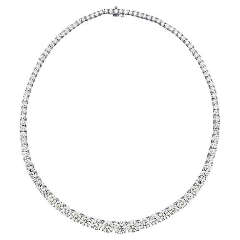 Indulge in the timeless sophistication of this breathtaking Riviera necklace, a true masterpiece of elegance and refinement. Featuring a graduated design, this exceptional piece showcases a seamless arrangement of round brilliant-cut diamonds, each