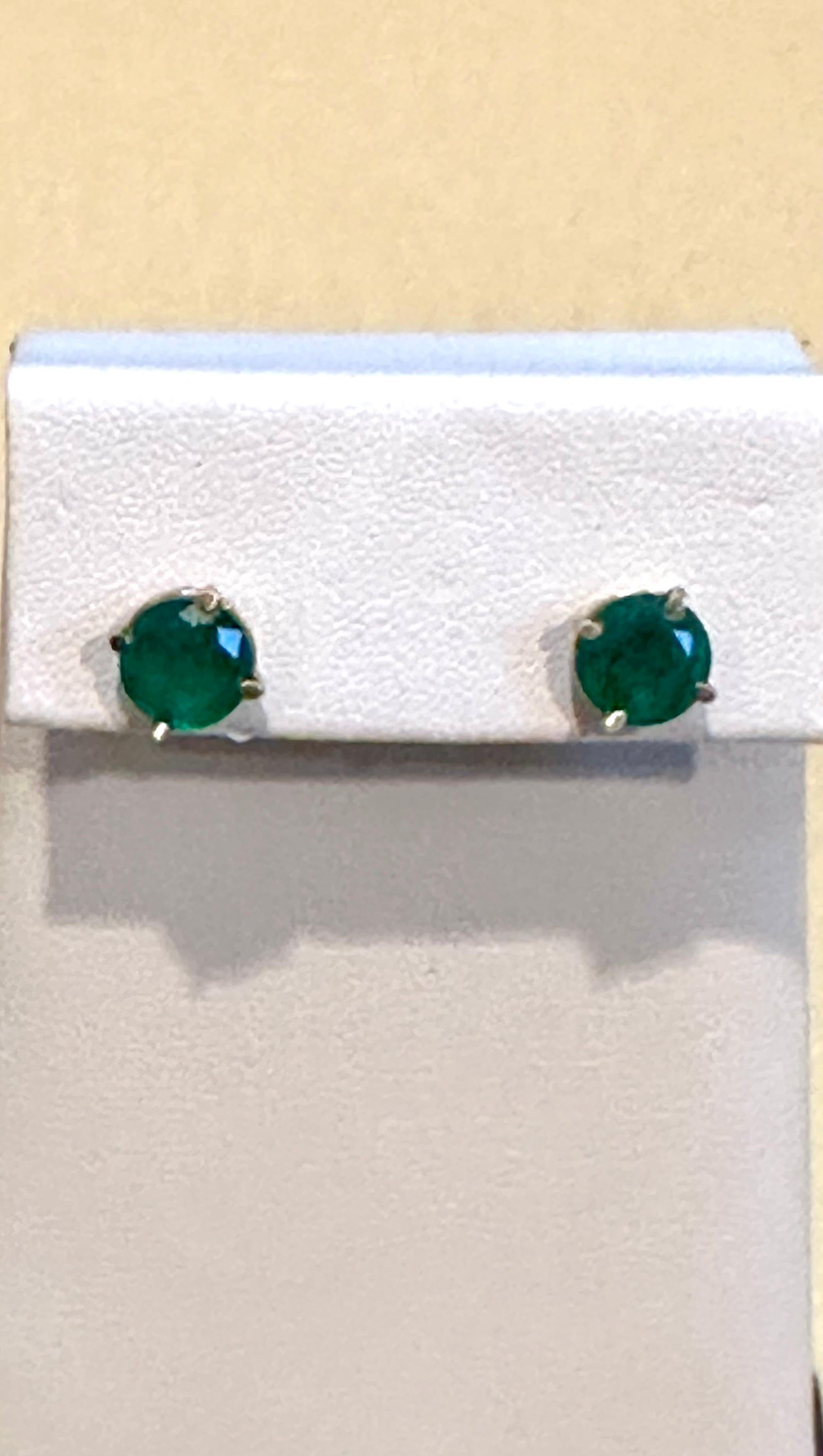 
Approximately 3.0 Carat 7.5 MM Round Natural Emerald Stud Post Earrings 14 Karat Yellow  Gold
Two emerald weighing  Approximately 3.0 Carats Total
Each Emerald is 1.5 ct
These are 7 MM Rounds
New Earrings
This exquisite pair of earrings are