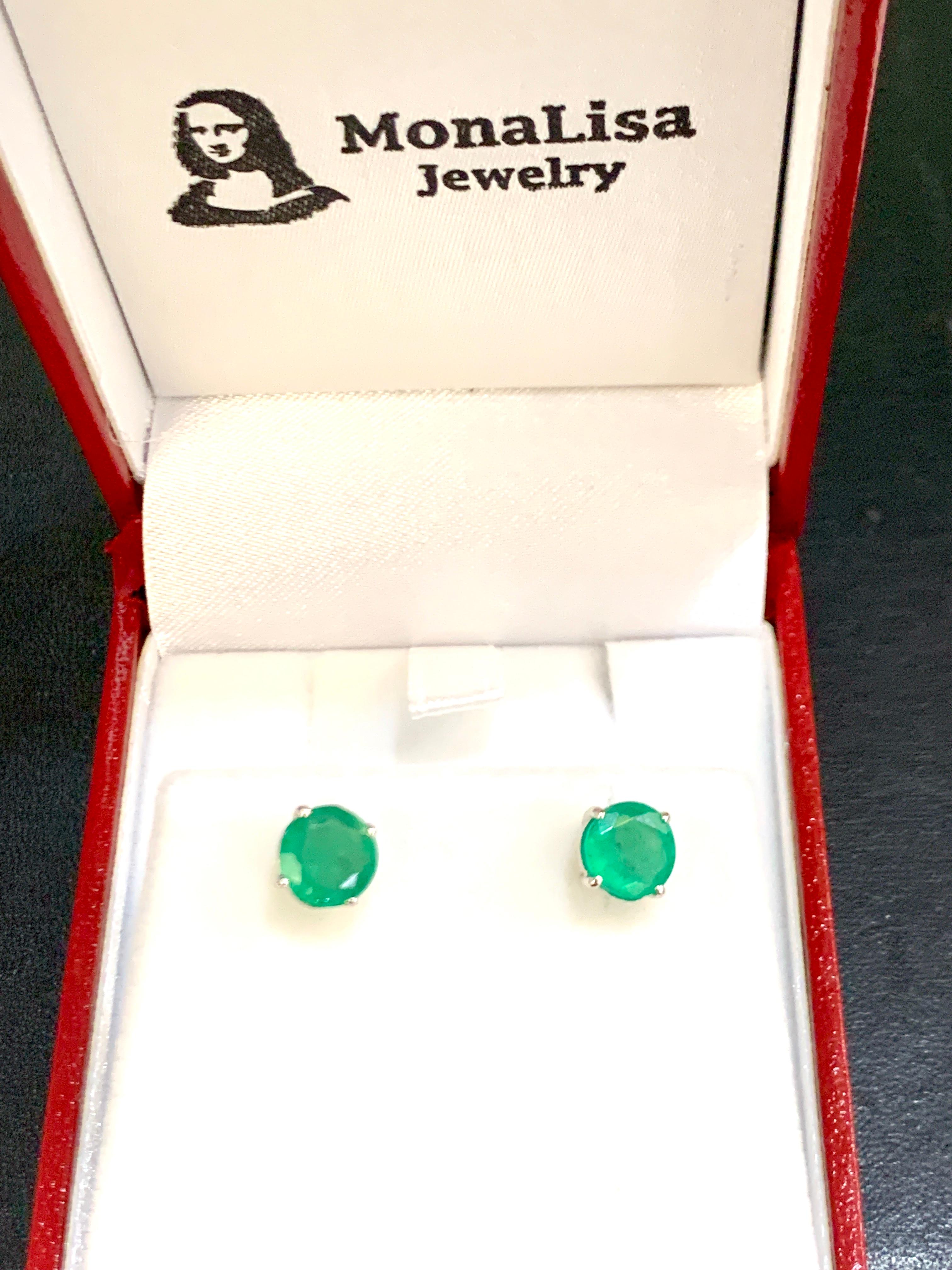 Round Cut 3.0 Carat Round Natural Emerald Stud Post Earrings 14 Karat Yellow Gold For Sale