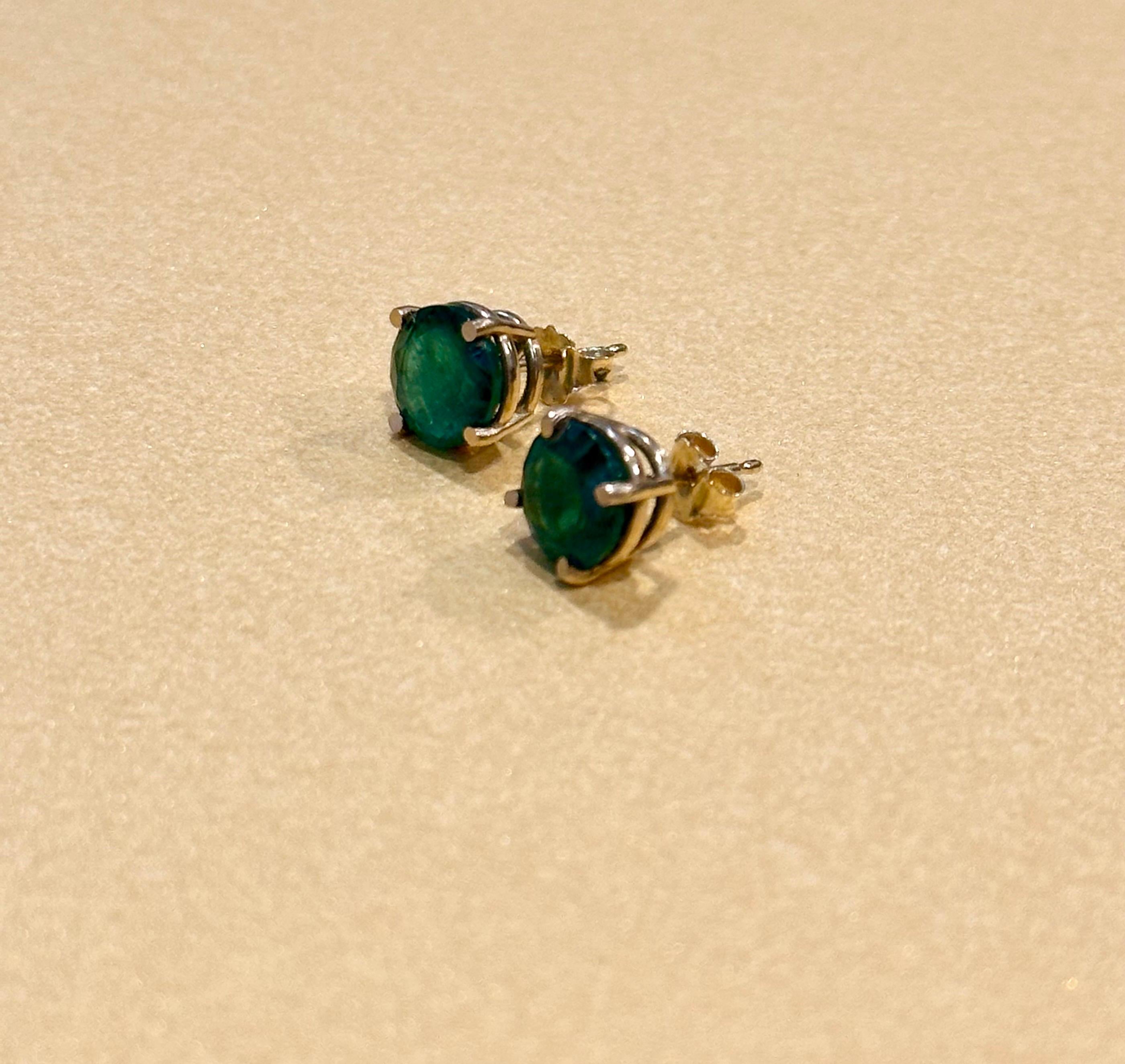 3,0 Karat runde natürliche Smaragd Ohrstecker 14 Karat Gelbgold Damen