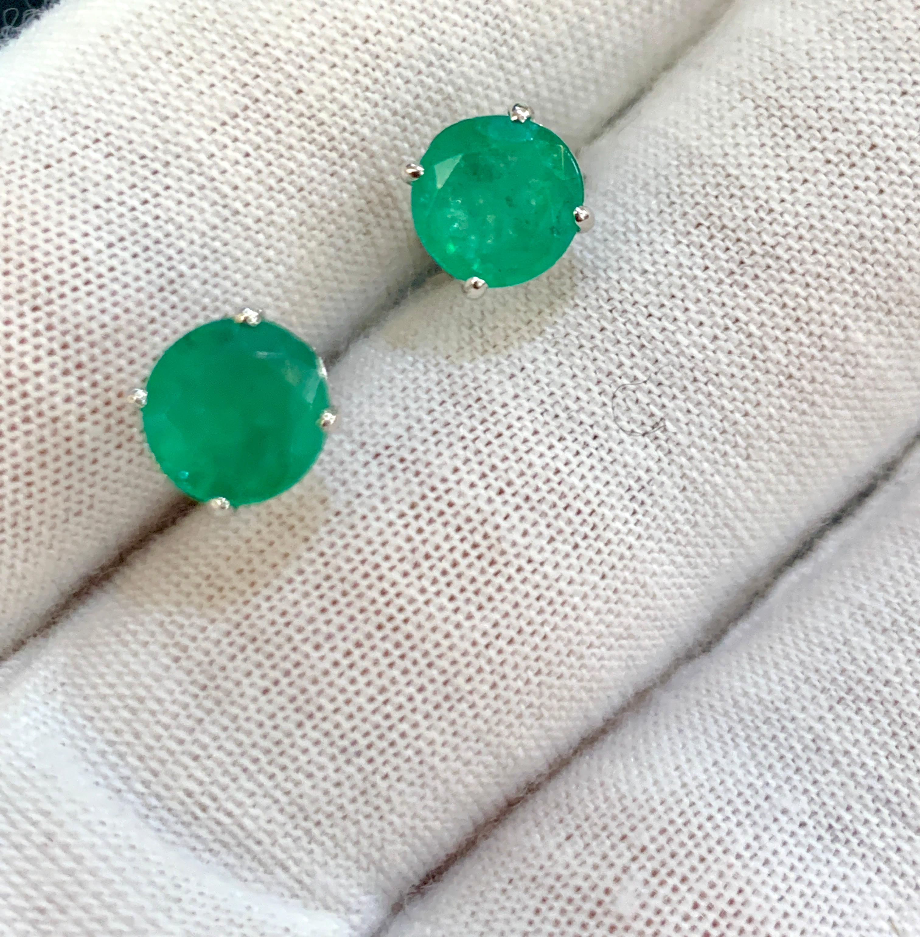 3.0 Carat Round Natural Emerald Stud Post Earrings 14 Karat Yellow Gold For Sale 1