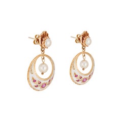 Orecchini a pendente in oro giallo con perle e rubini da .30 carati