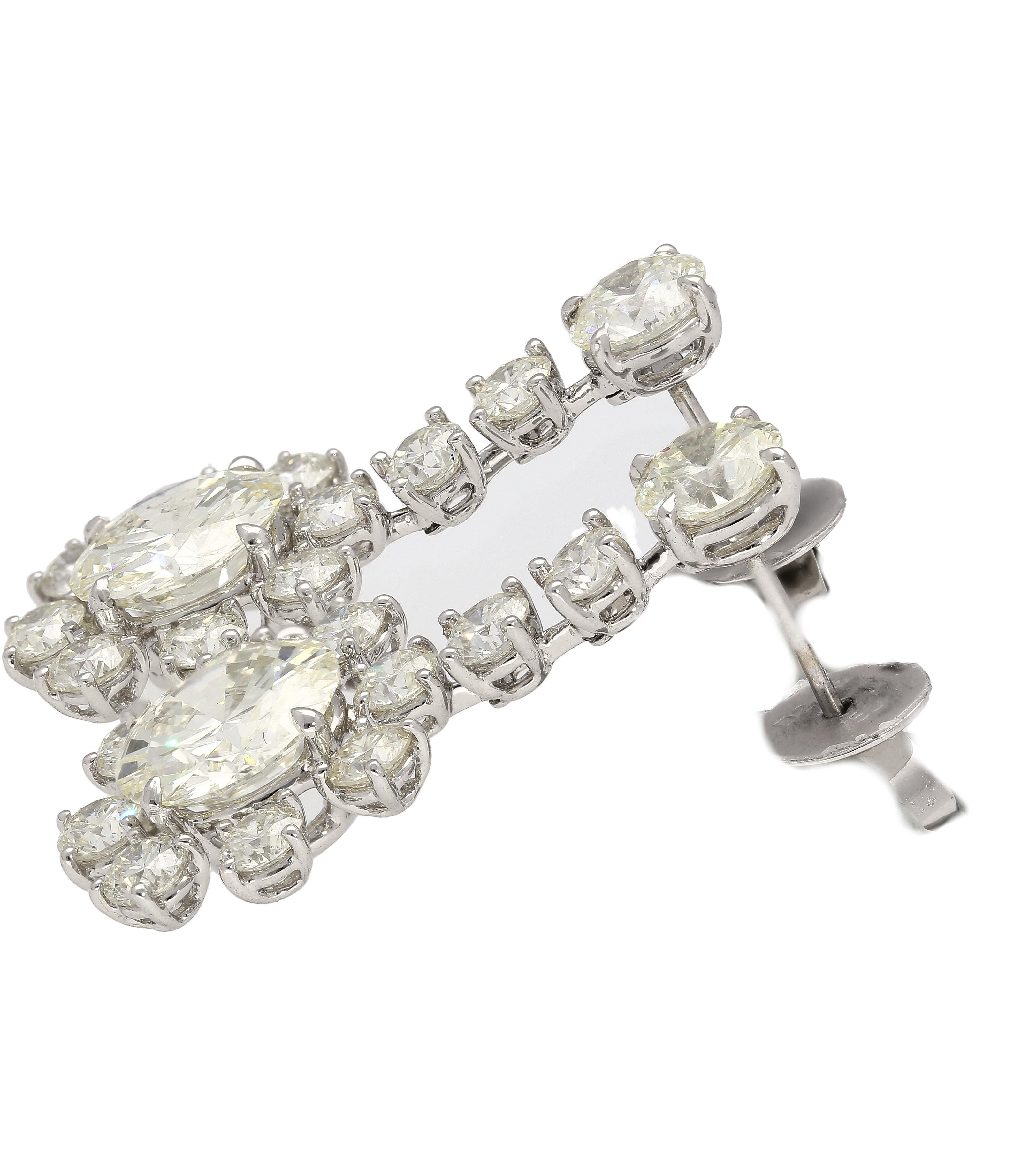 Collier et boucles d'oreilles en or 18 carats avec diamants blancs de plus de 30 carats certifiés ronds en vente 5