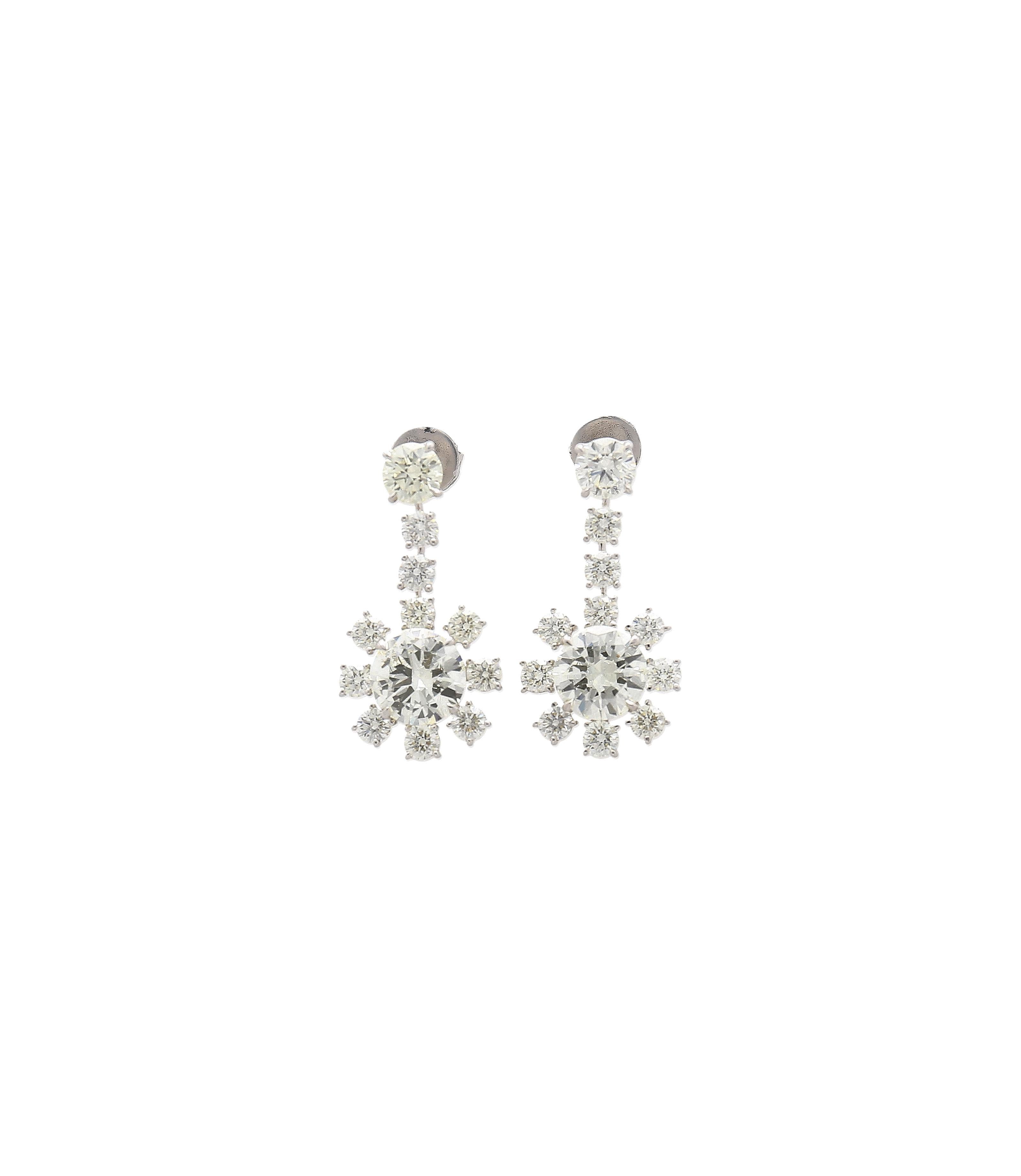 Contemporain Collier et boucles d'oreilles en or 18 carats avec diamants blancs de plus de 30 carats certifiés ronds en vente