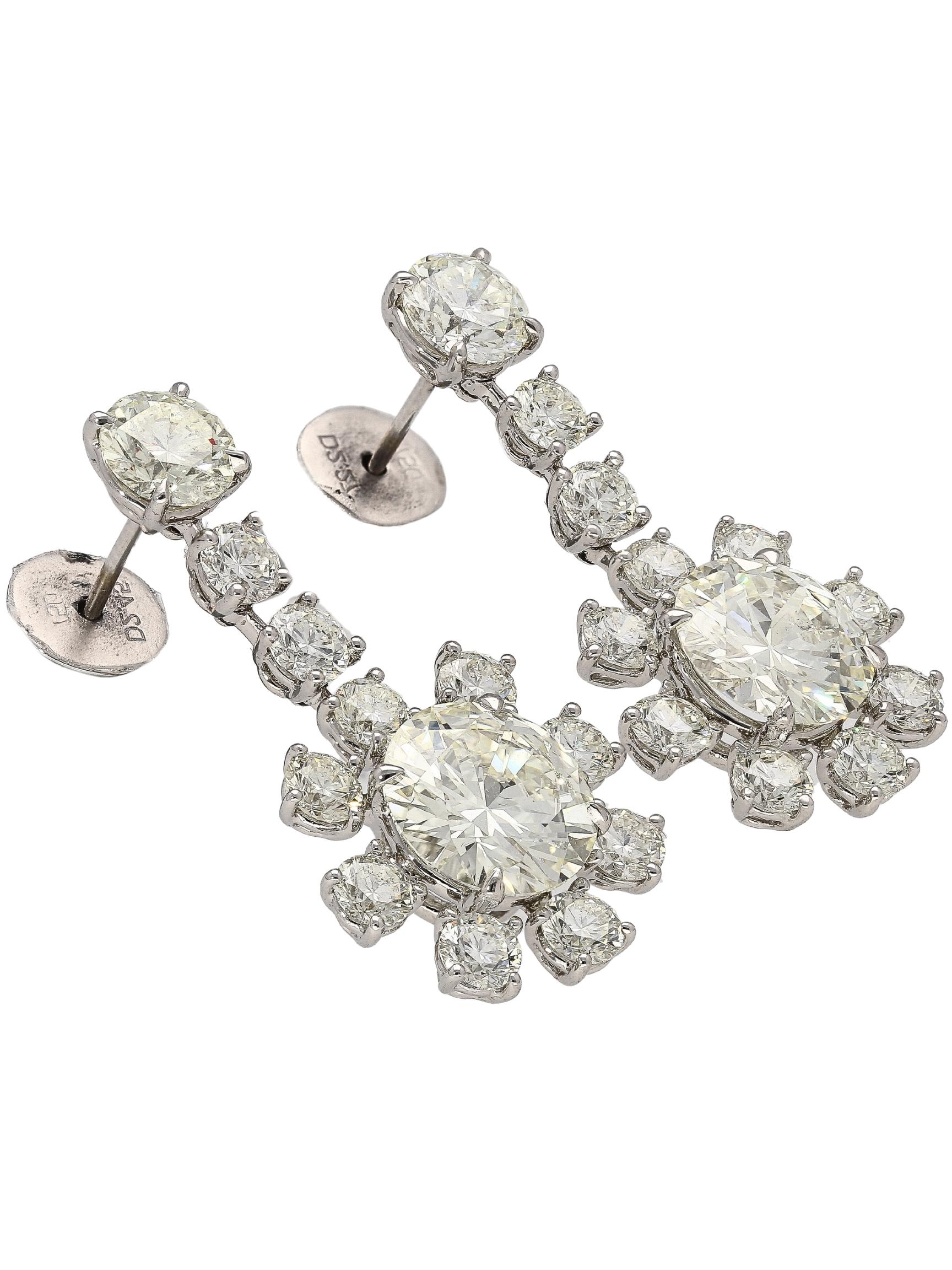 Collier et boucles d'oreilles en or 18 carats avec diamants blancs de plus de 30 carats certifiés ronds en vente 2
