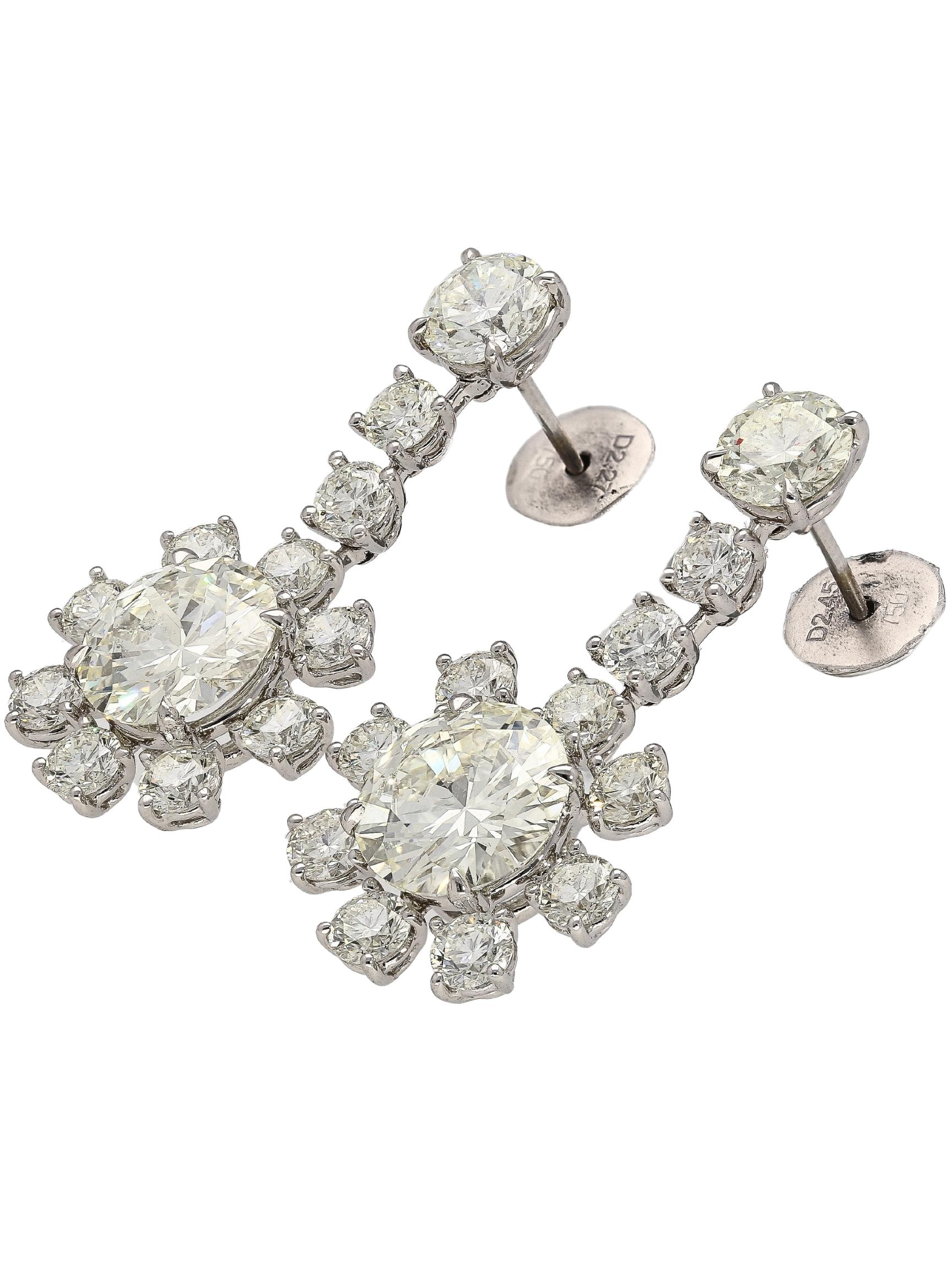 Collier et boucles d'oreilles en or 18 carats avec diamants blancs de plus de 30 carats certifiés ronds en vente 3