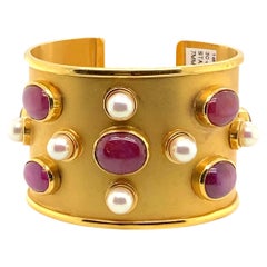 30+ Carats Star Rubies and Pearl Yellow Gold Cuff Bracelet