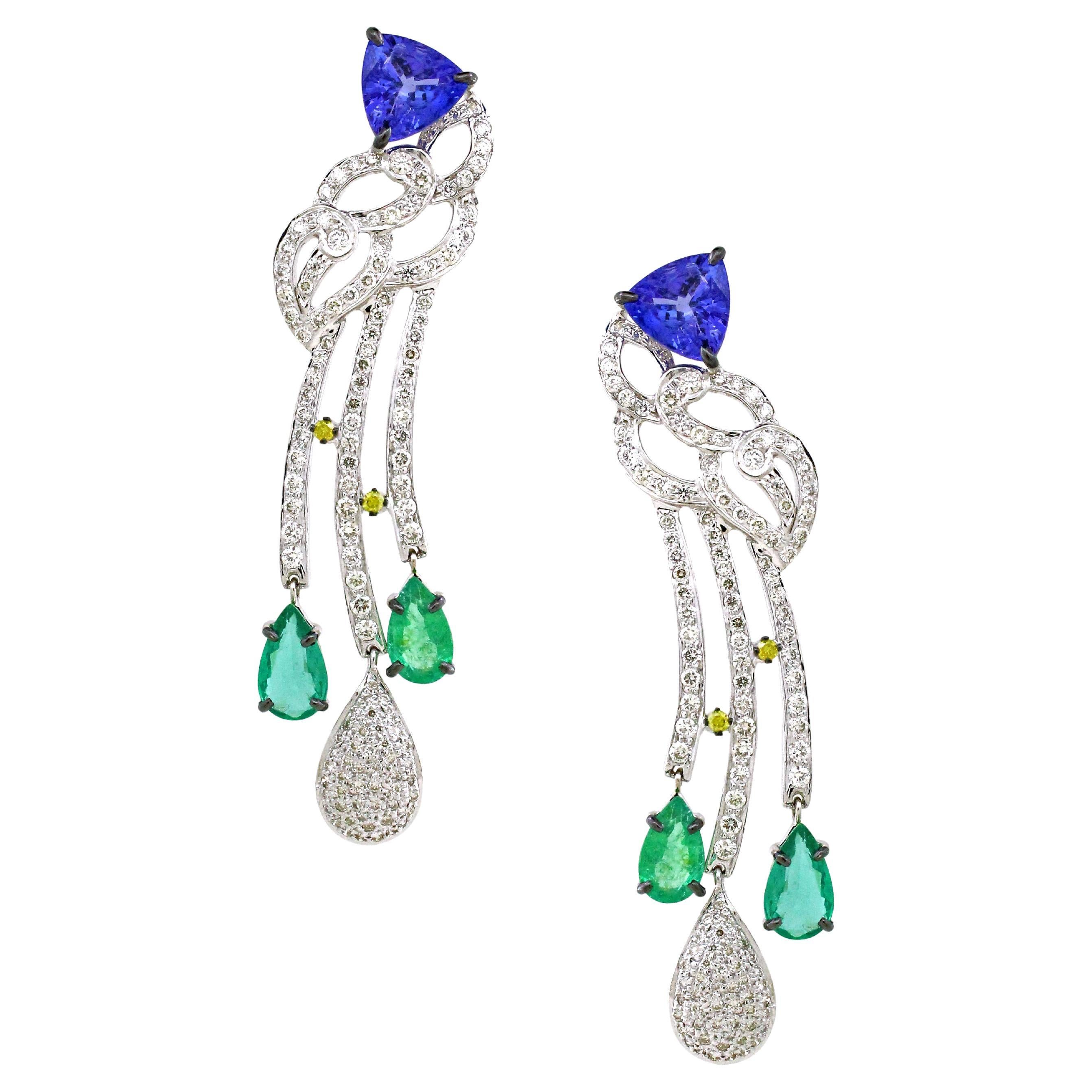 3.0 cts of Emerald and 3.82 cts of Tanzanite Earrings in vendita