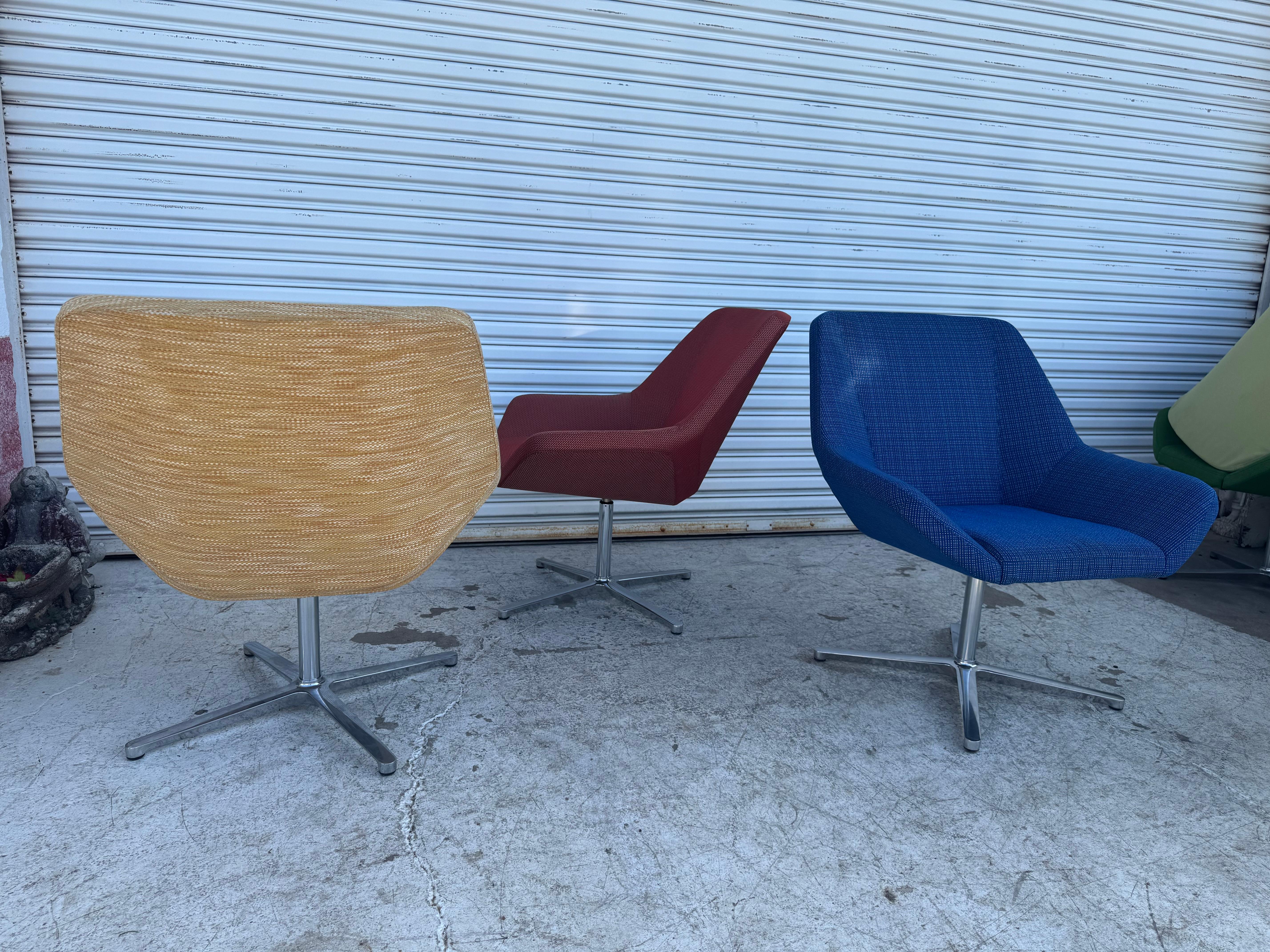 Canadian 30 Keilhauer Swivel Lounge Chairs For Sale