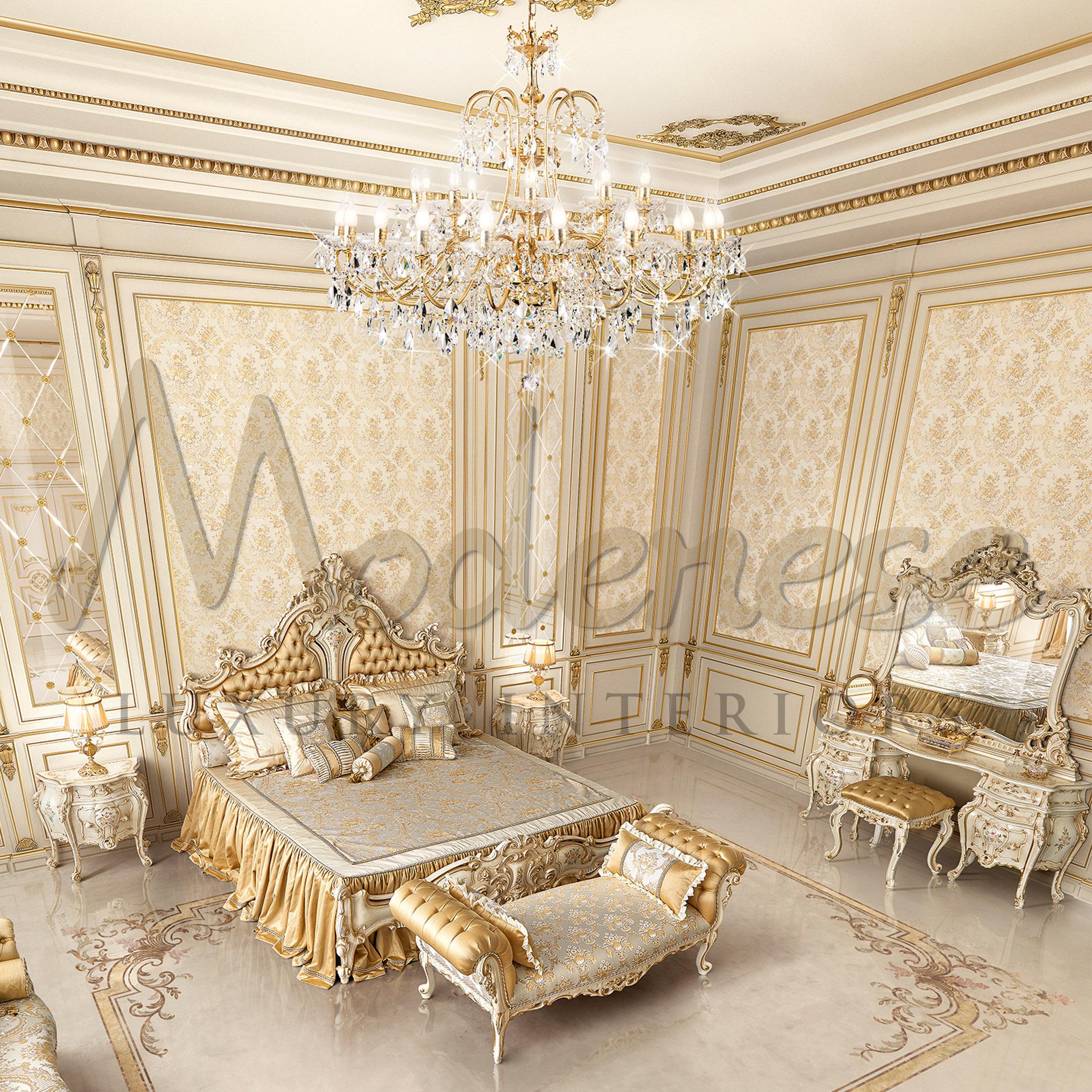 30 Leuchten-Kronleuchter in 24-karätigem vergoldetem Finish von Modenese Luxury Interiors (Poliert) im Angebot