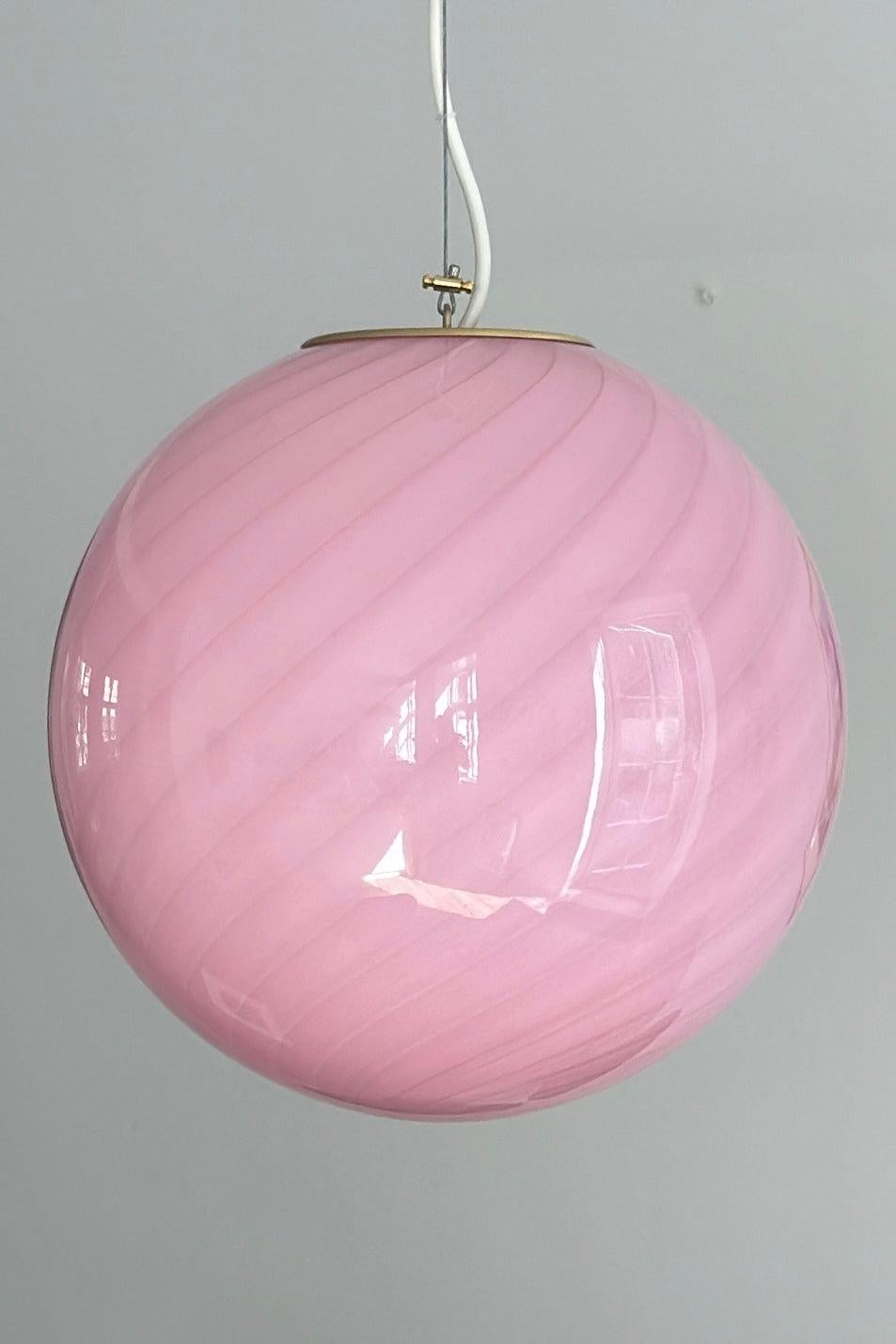 Italian Medium Murano Vintage Candy pendant bubble gum pink swirl glass, made in Italy For Sale