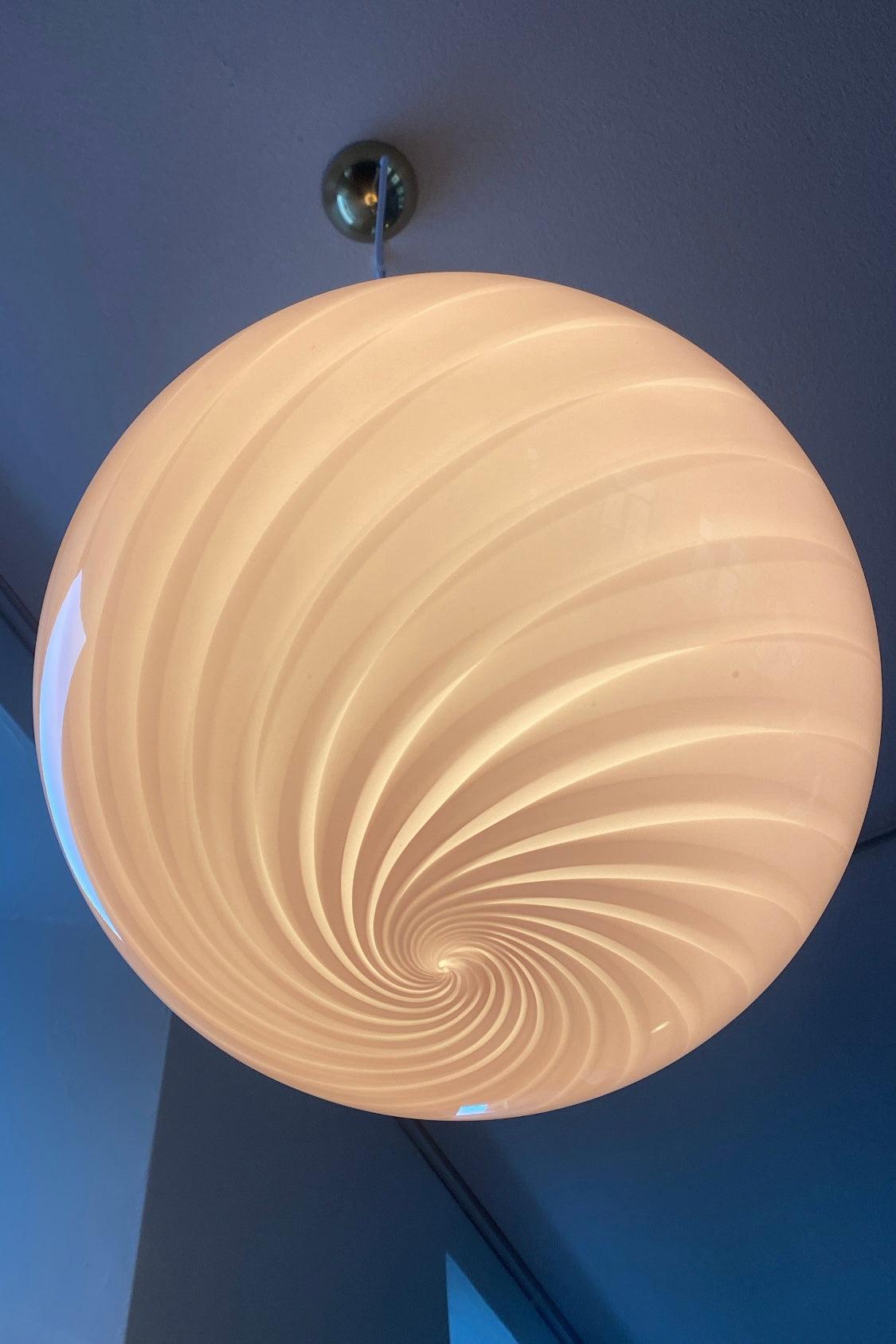 Ø30 Murano pendant lamp bubble gum pink swirl glass, mouth blown in Italy  In New Condition For Sale In Copenhagen, DK