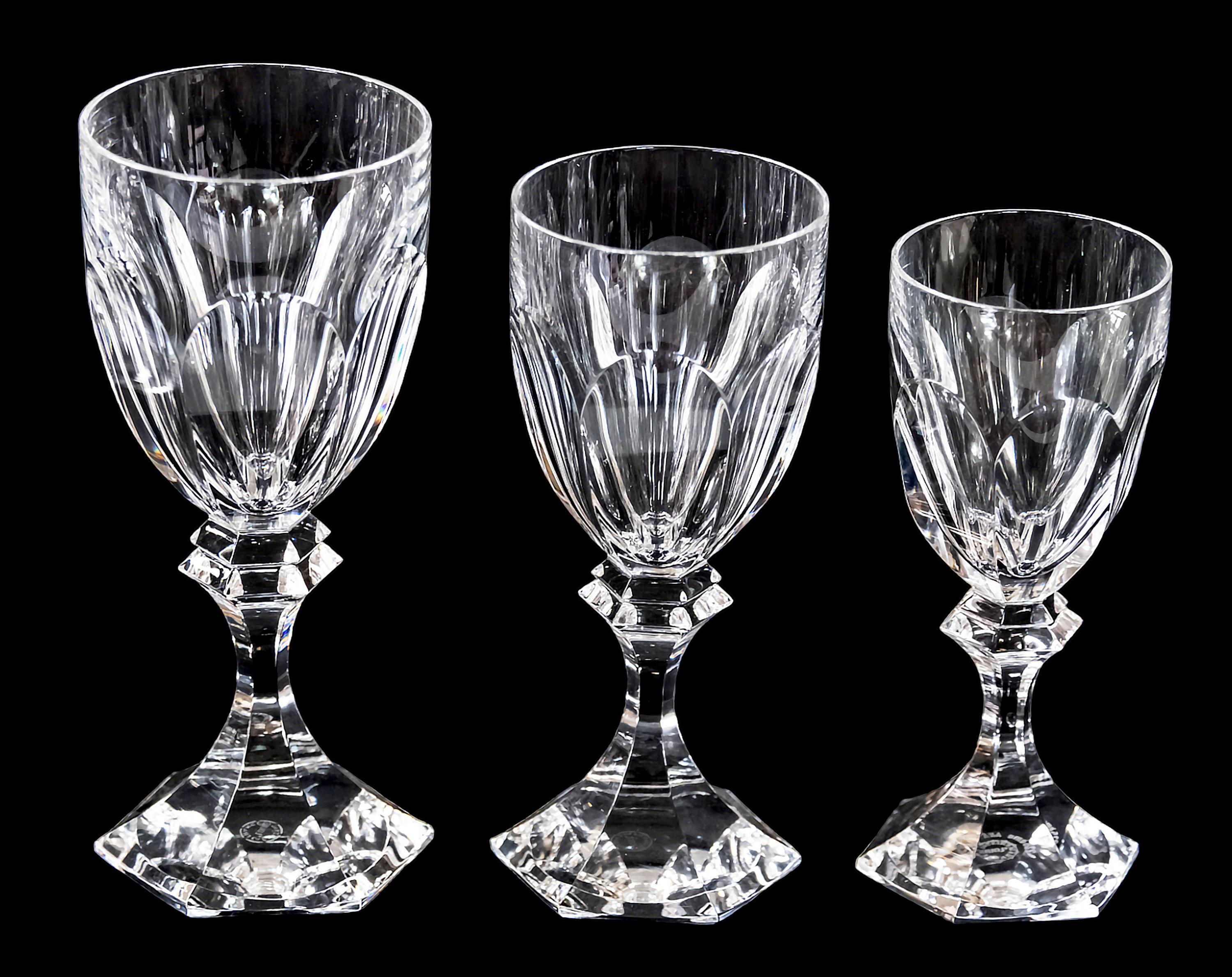 20ième siècle 30 Pcs. Ensemble de verres à vin en cristal de Saint Louis en vente